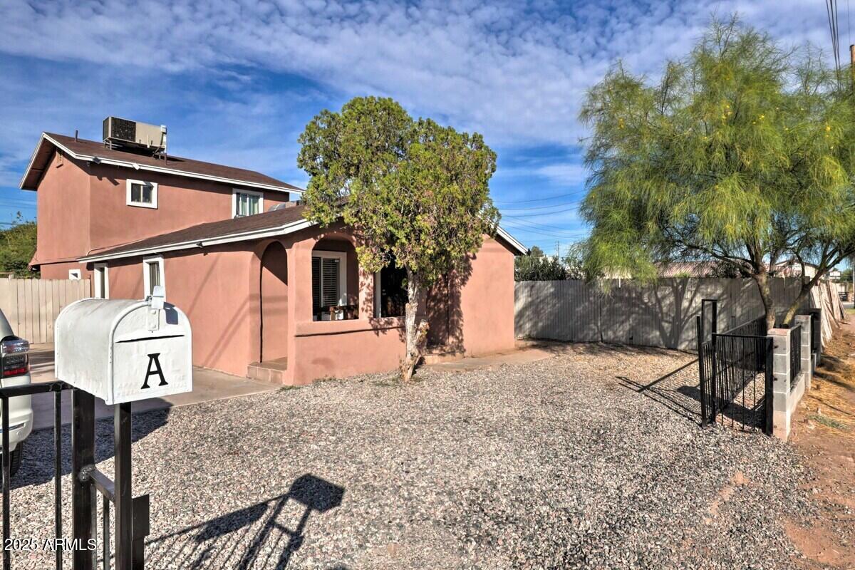 814 N 27 Avenue Property Photo