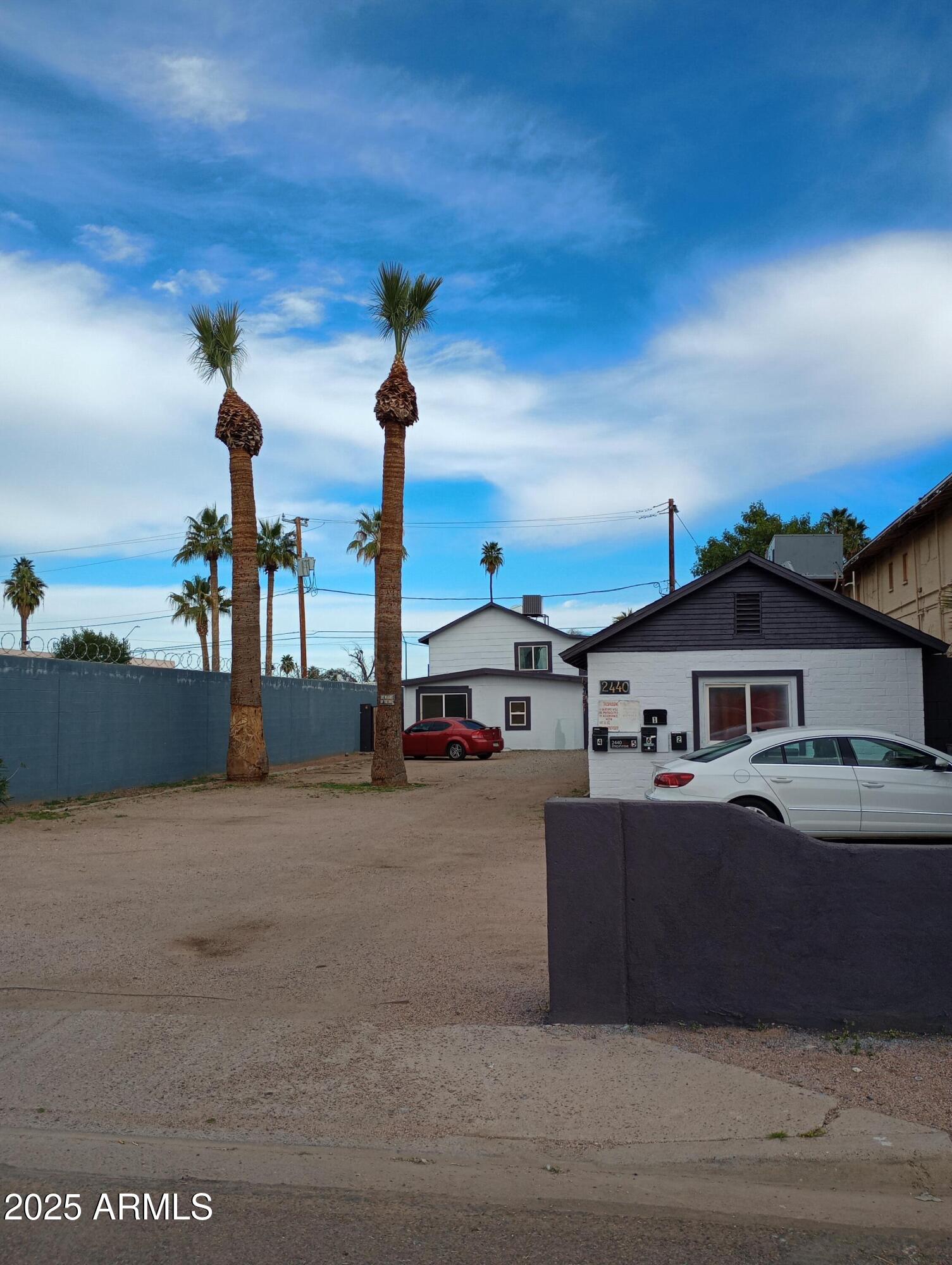 2440 E Monroe Street Property Photo