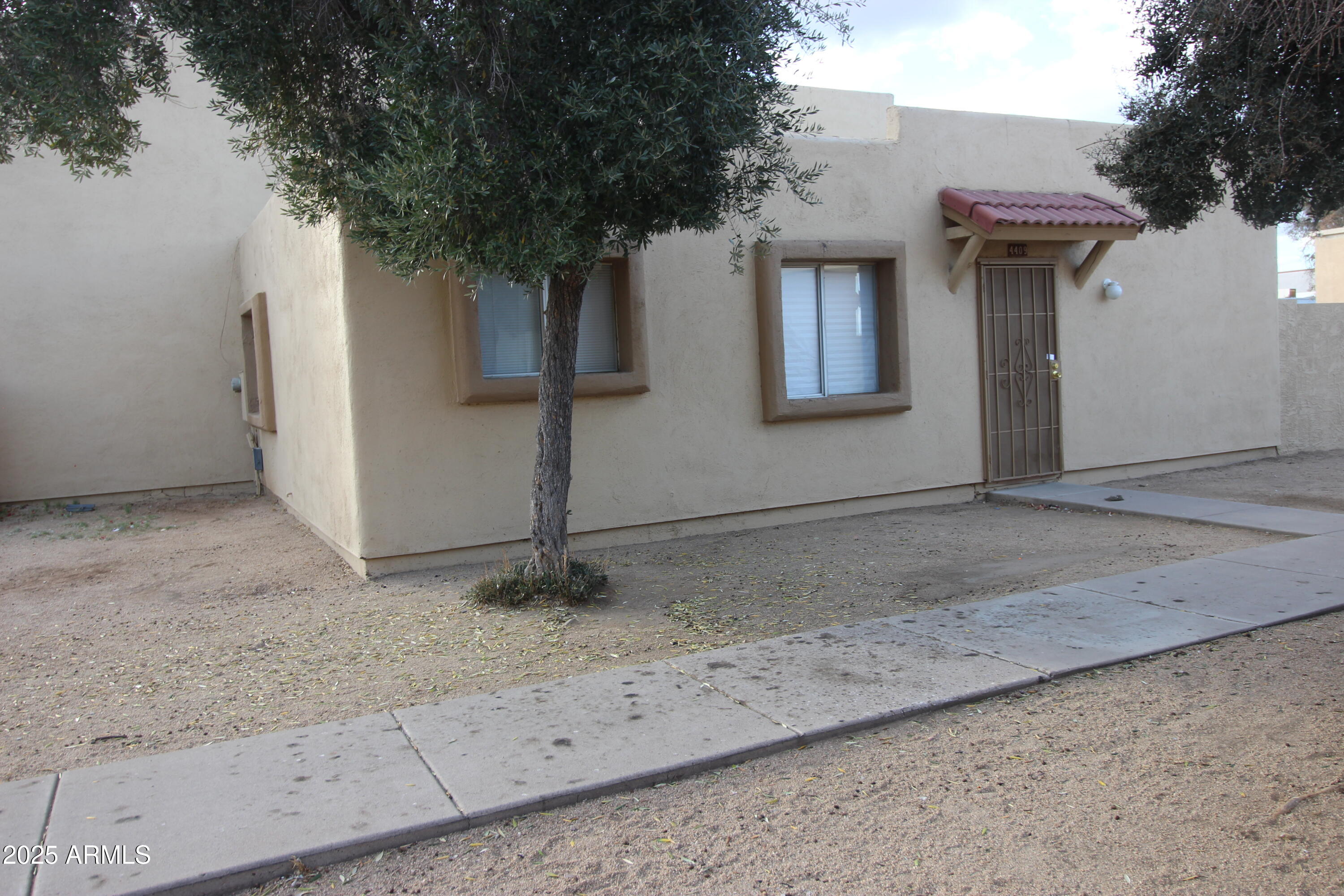 4409 E Wood Street Property Photo 1