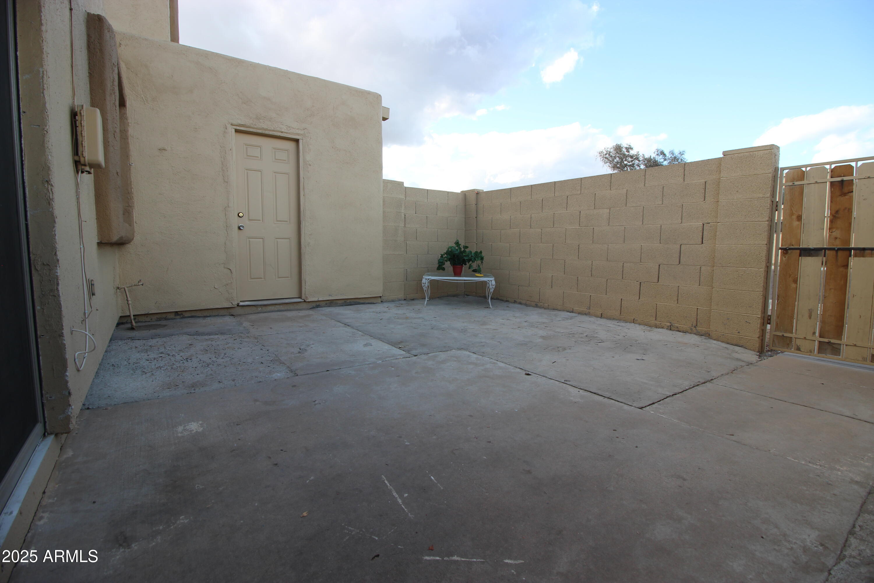 4409 E Wood Street Property Photo 8