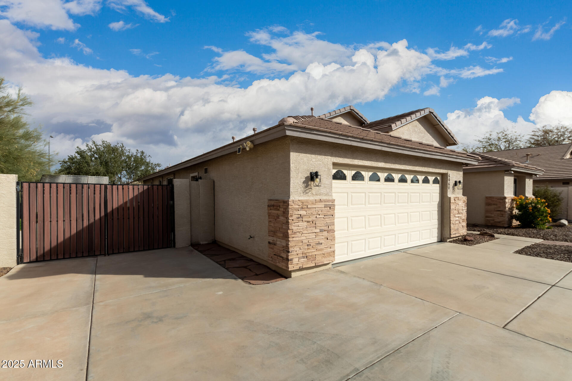 6060 W Charter Oak Road Property Photo 2