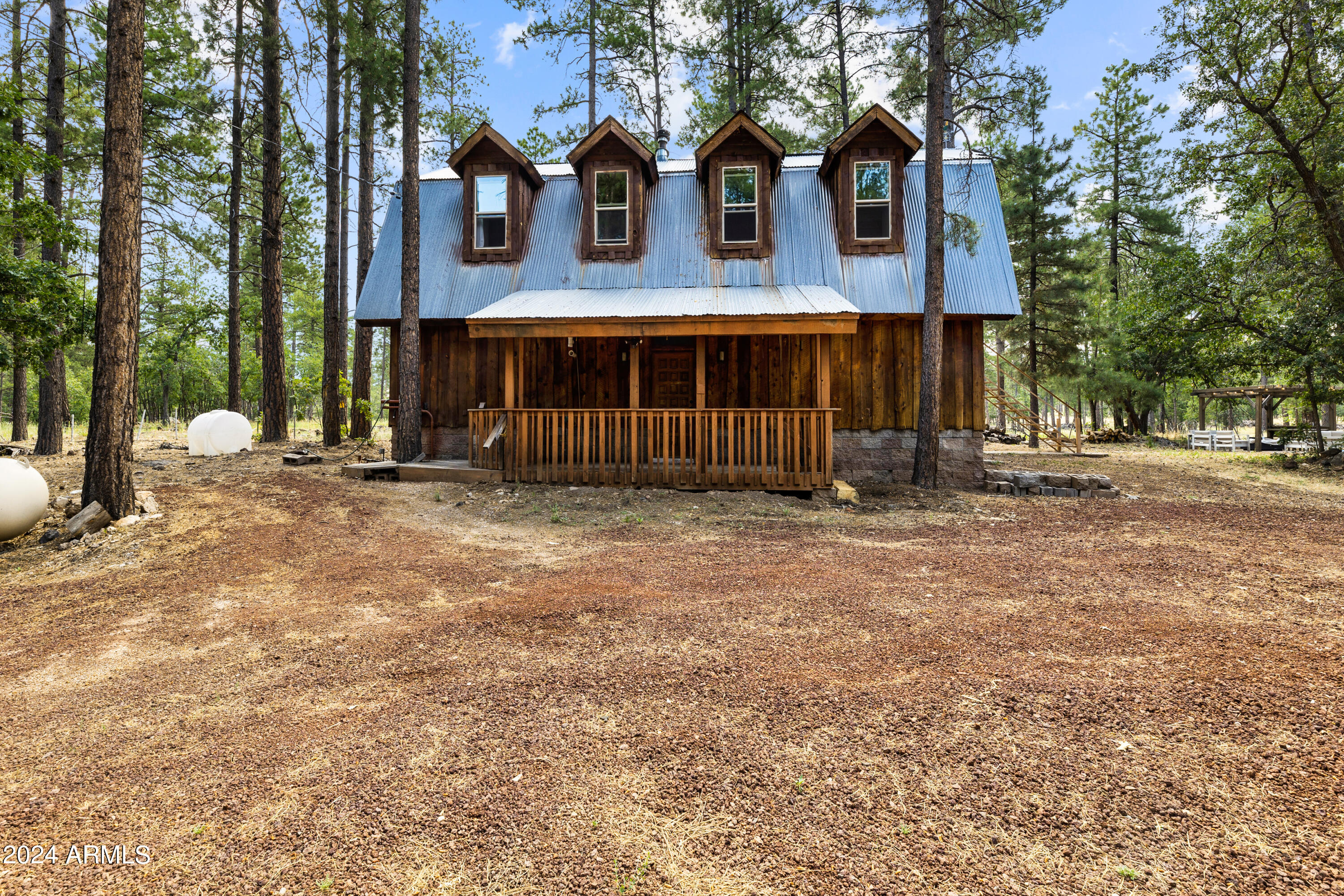 2831 S Perkinsville Road Property Photo 1
