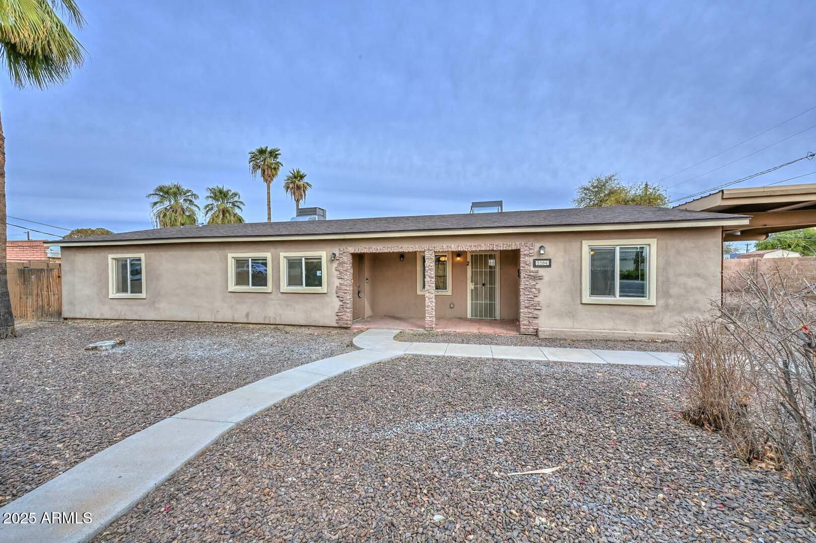 2204 W Campbell Avenue Property Photo