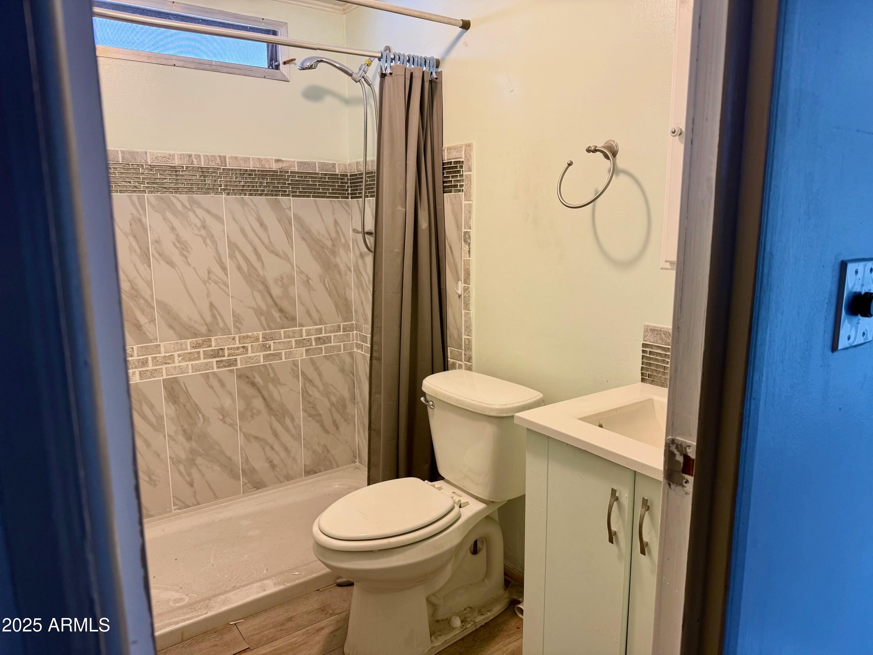6942 W Olive Avenue Property Photo 8