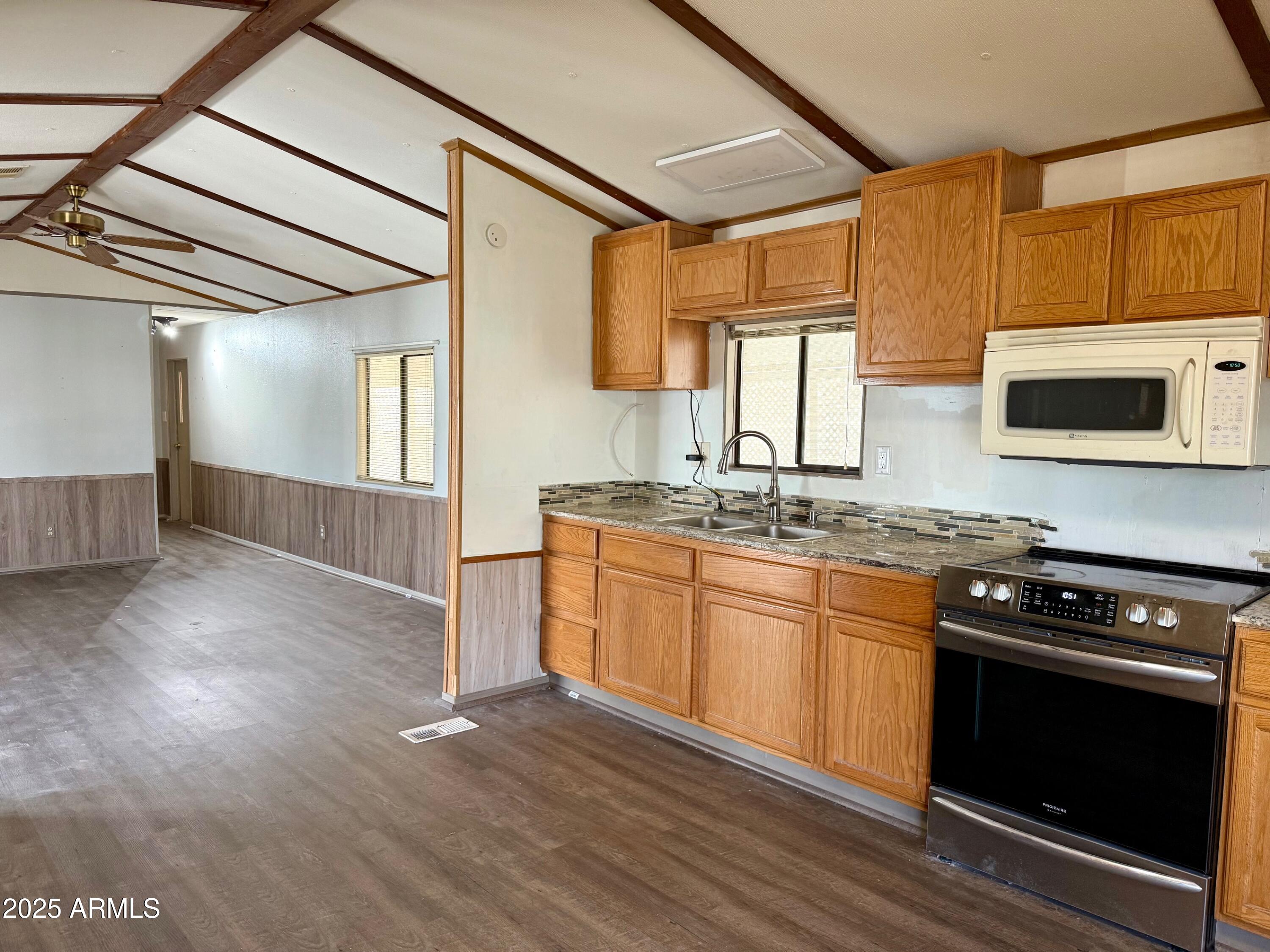 6942 W Olive Avenue Property Photo 12