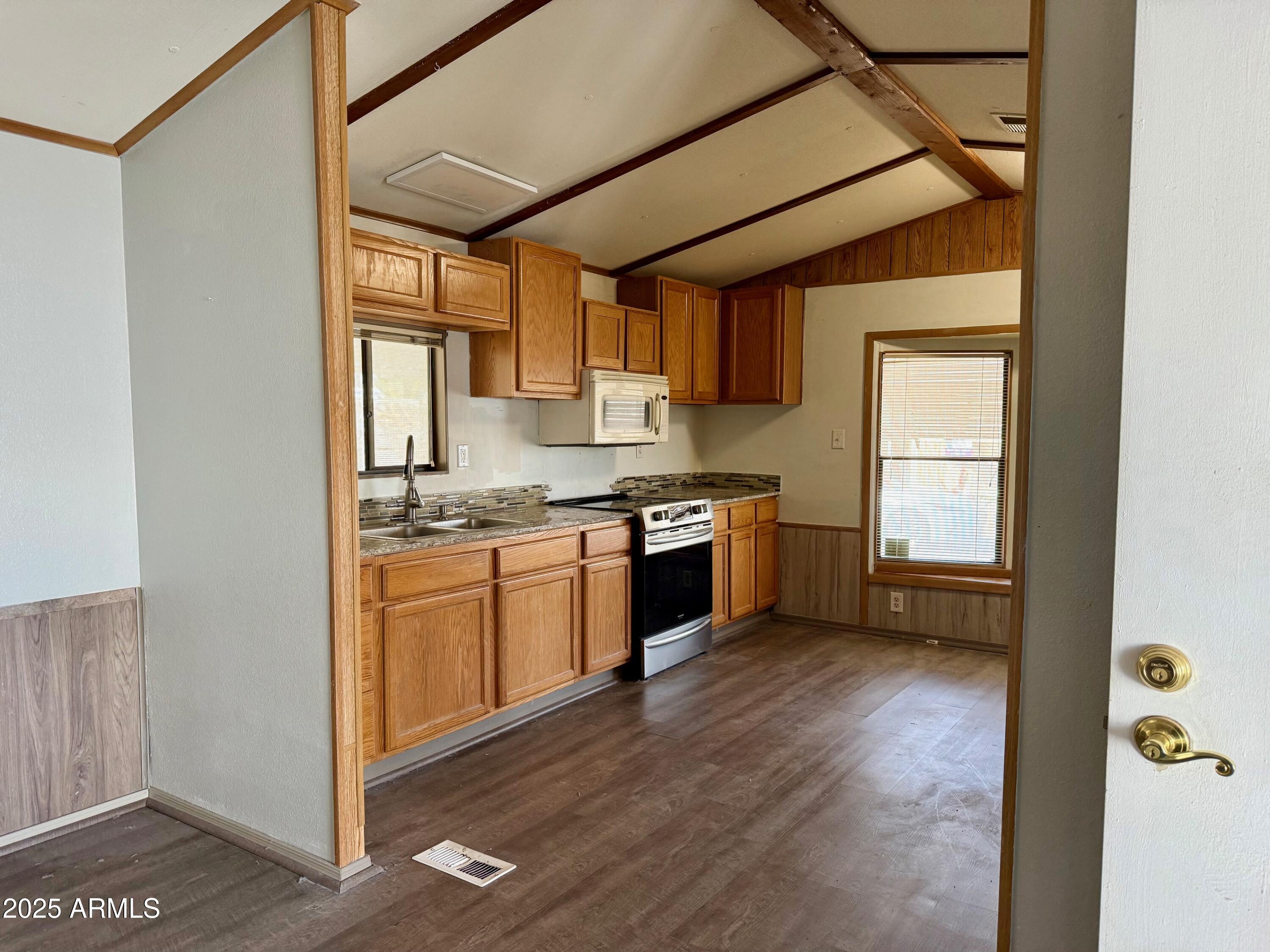 6942 W Olive Avenue Property Photo 15