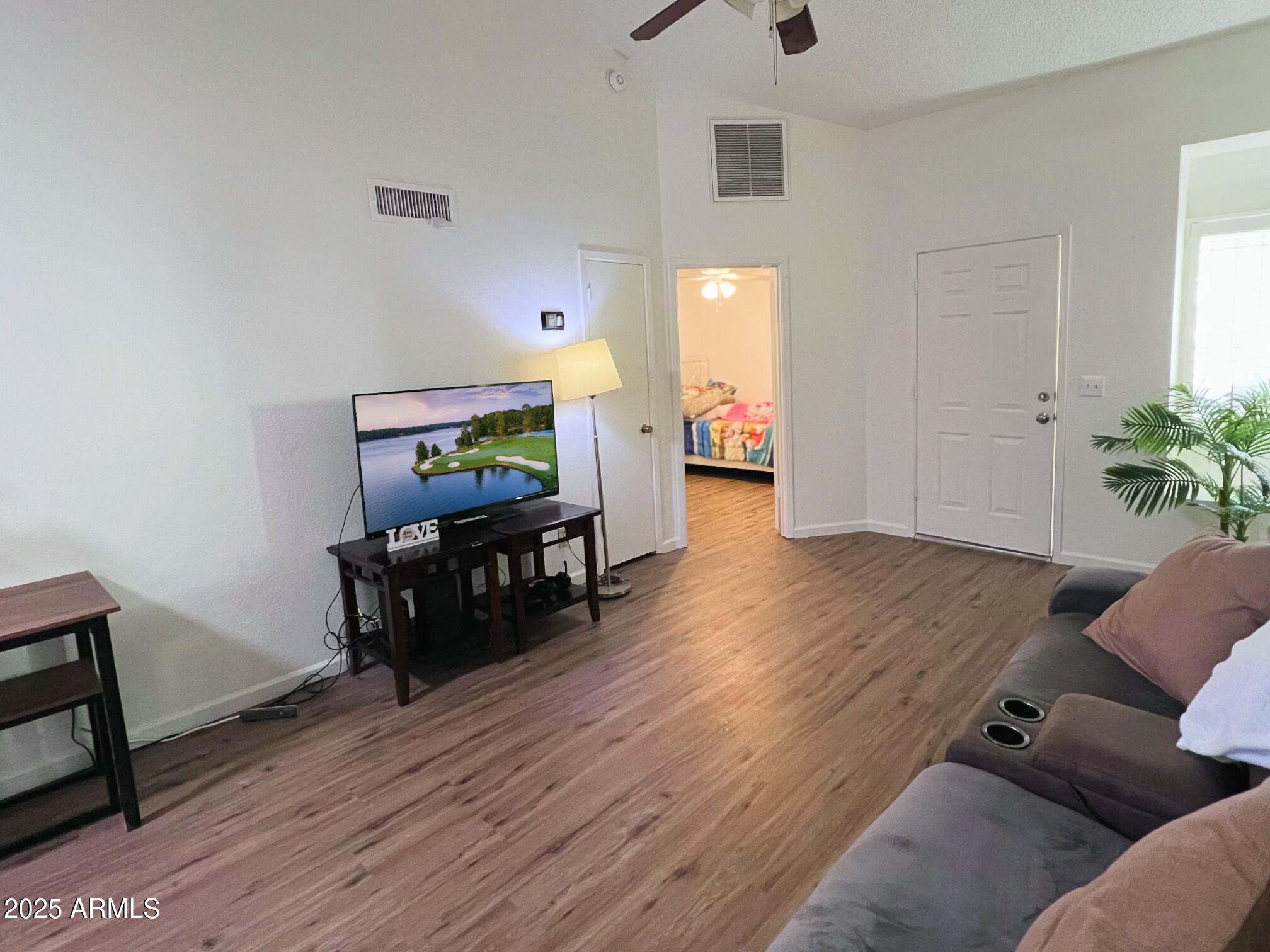 5136 E Evergreen Street Property Photo 5