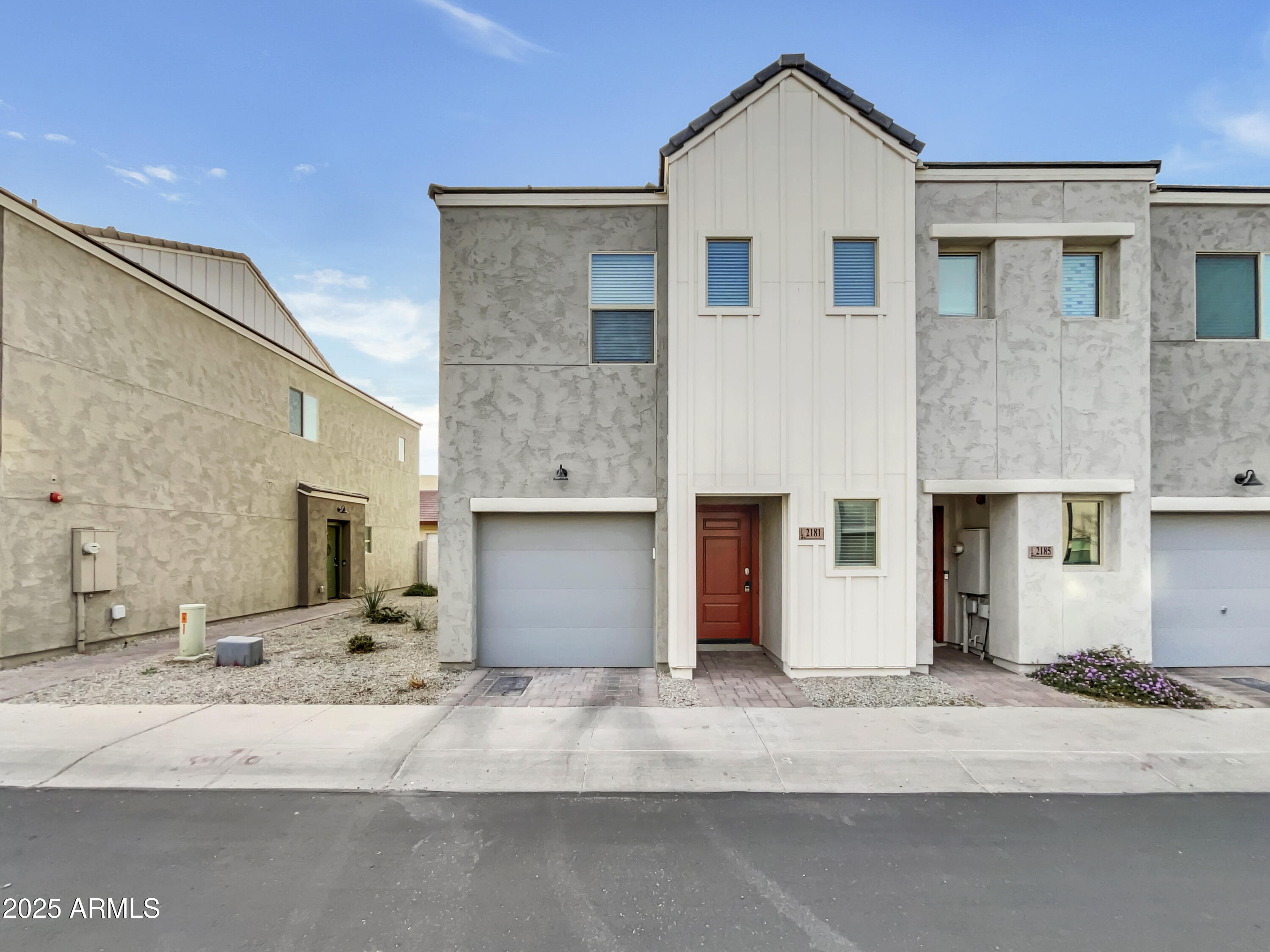 2181 W Harmont Drive Property Photo 1