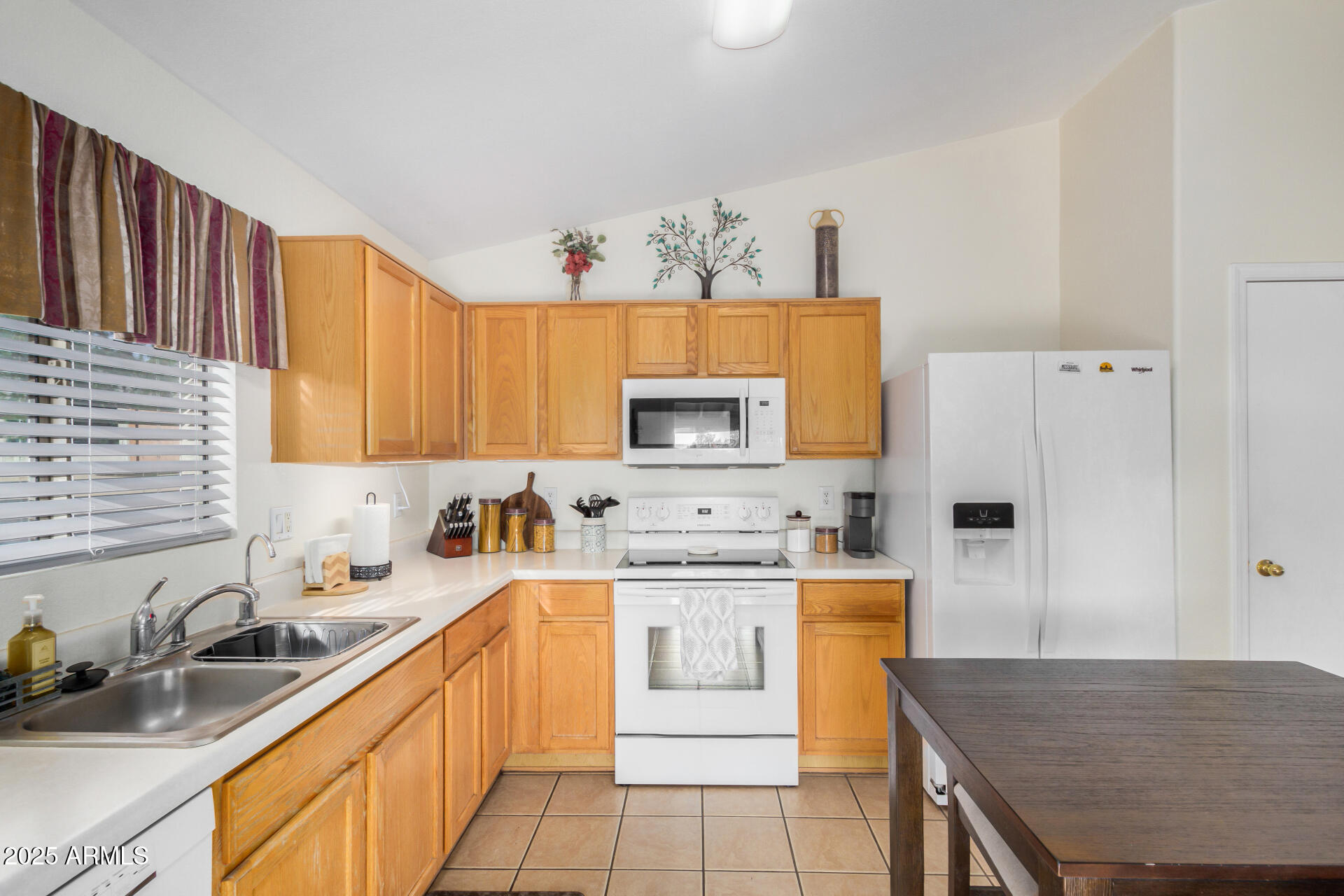 1165 W 4th Avenue Property Photo 9