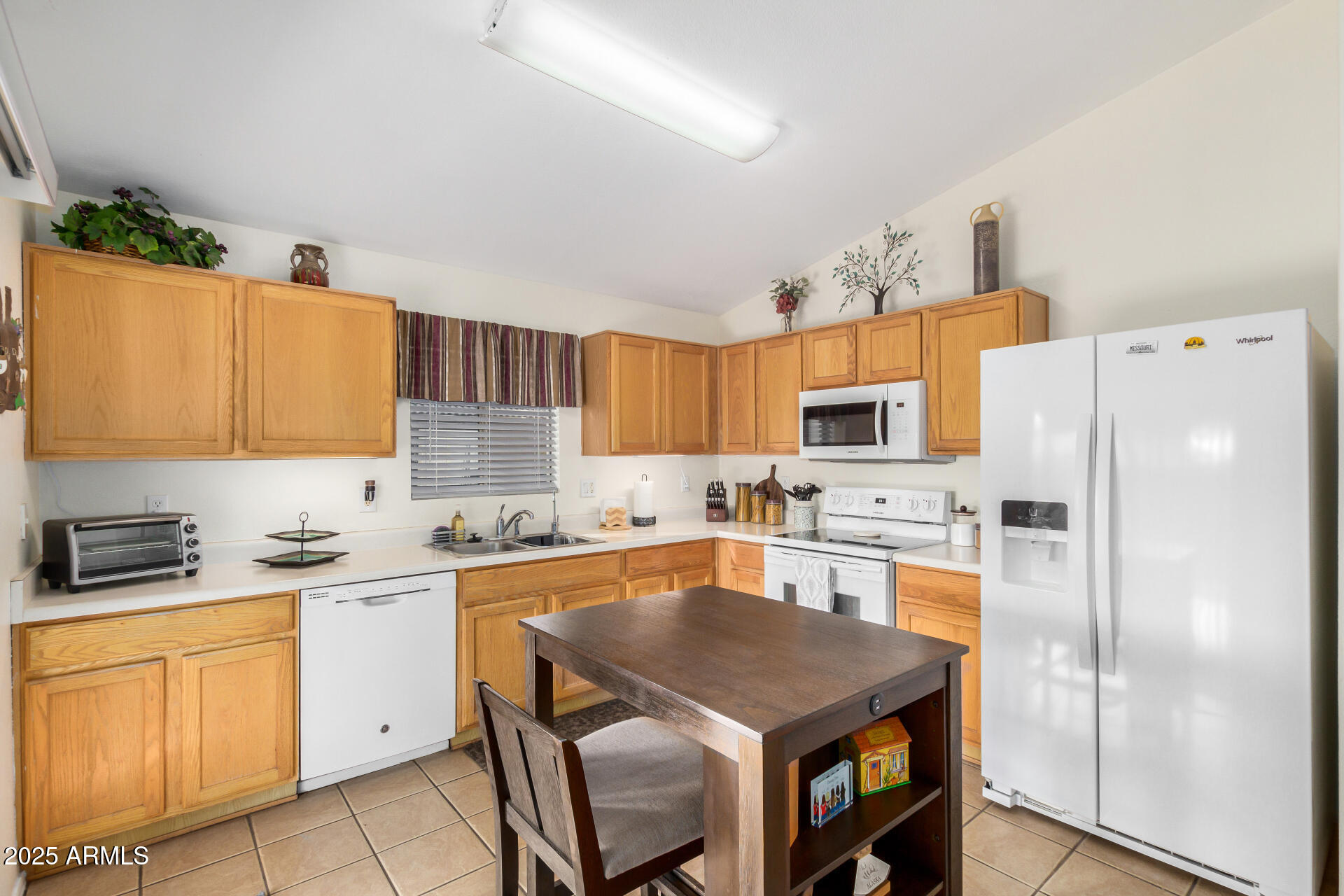 1165 W 4th Avenue Property Photo 10