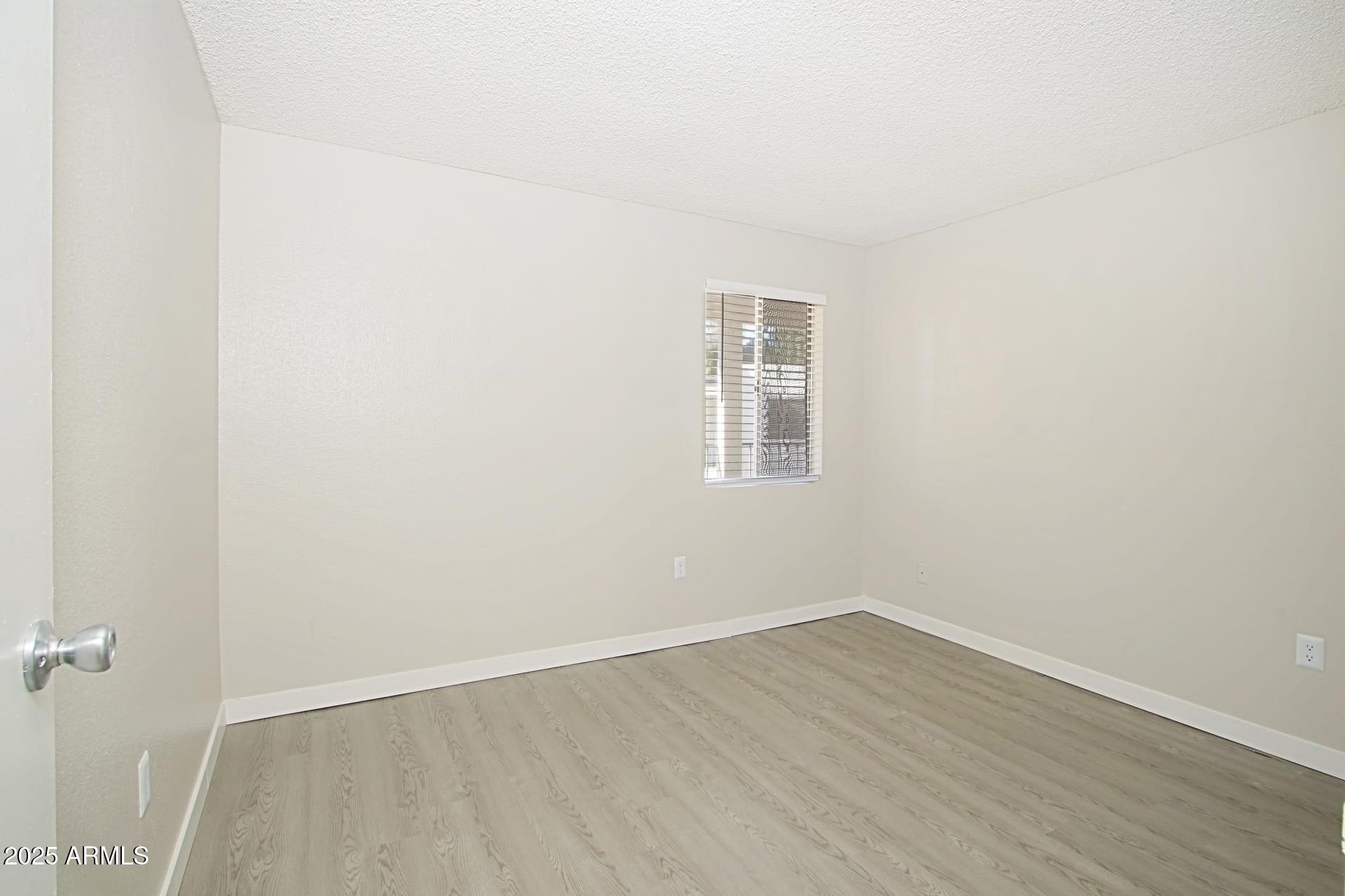15620 N 25th Avenue Property Photo 4
