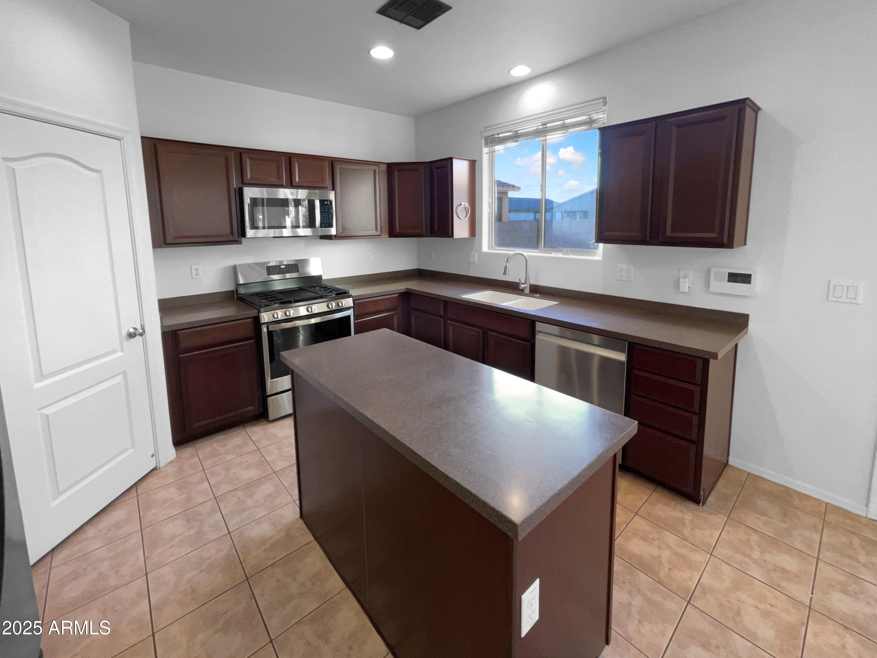 17699 W Tonto Street Property Photo 6