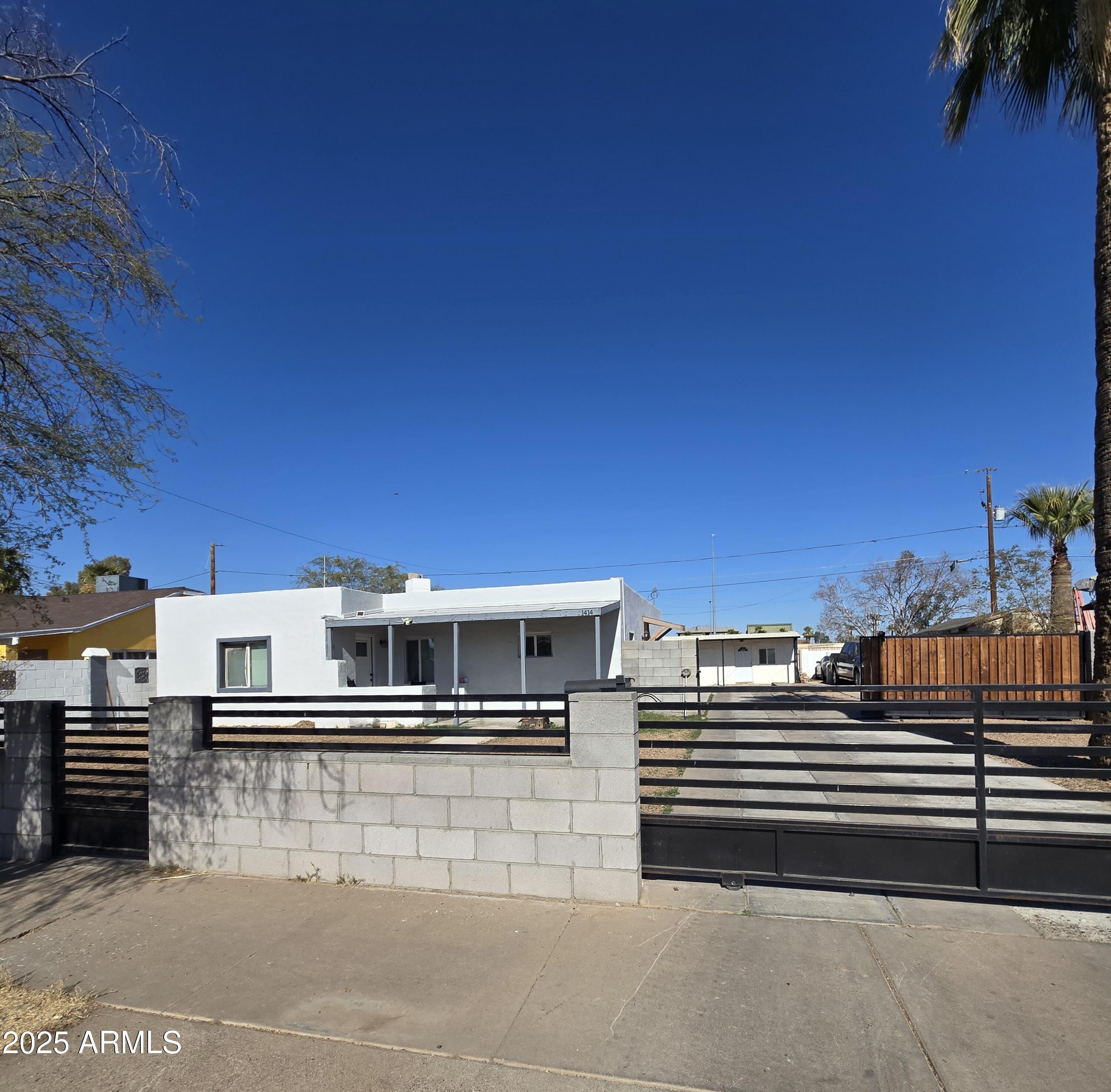 1414 E Moreland Street Property Photo 1