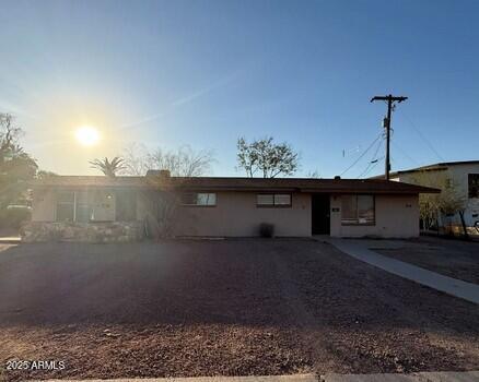 816 E Hazel Drive Property Photo 1