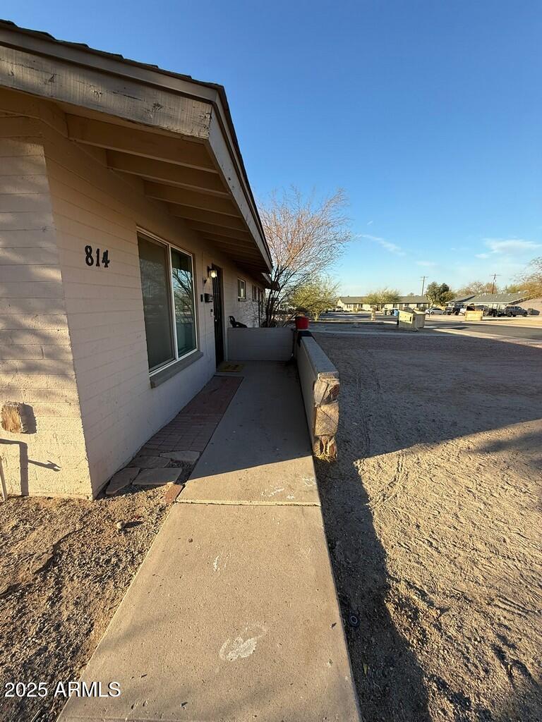816 E Hazel Drive Property Photo 2