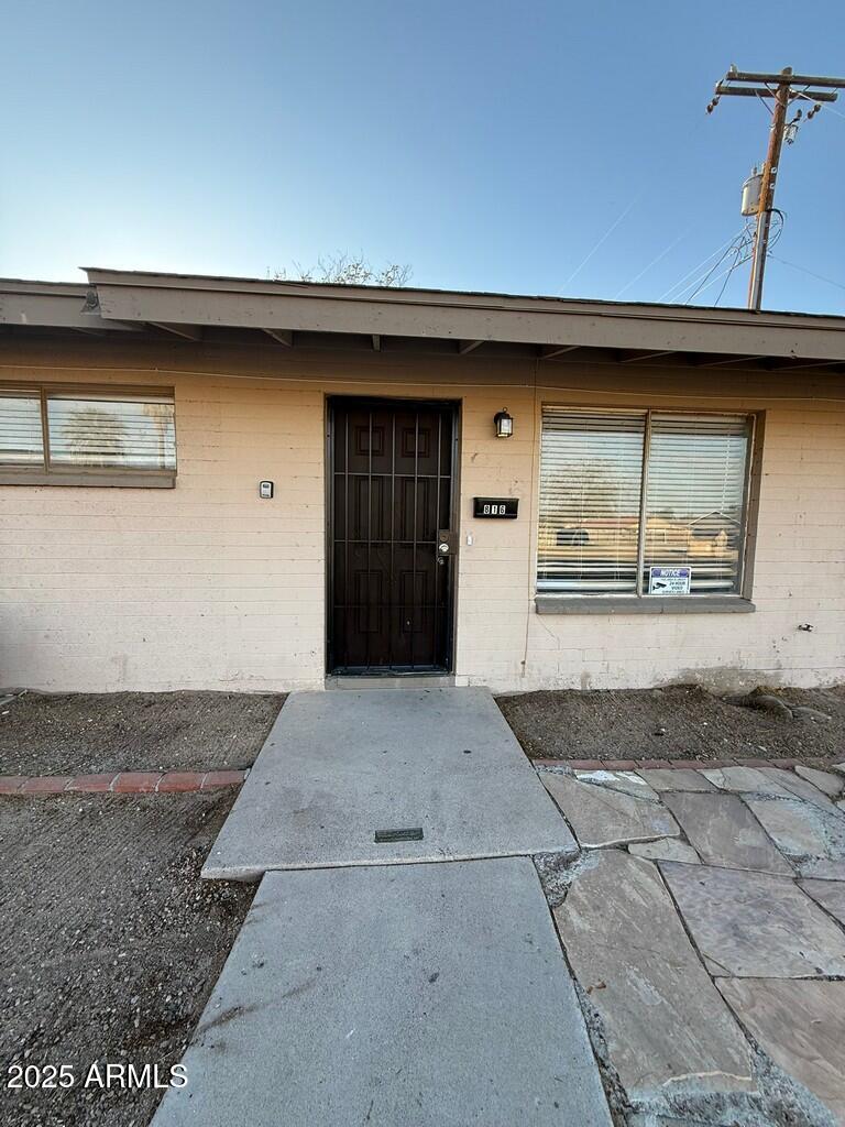 816 E Hazel Drive Property Photo 5
