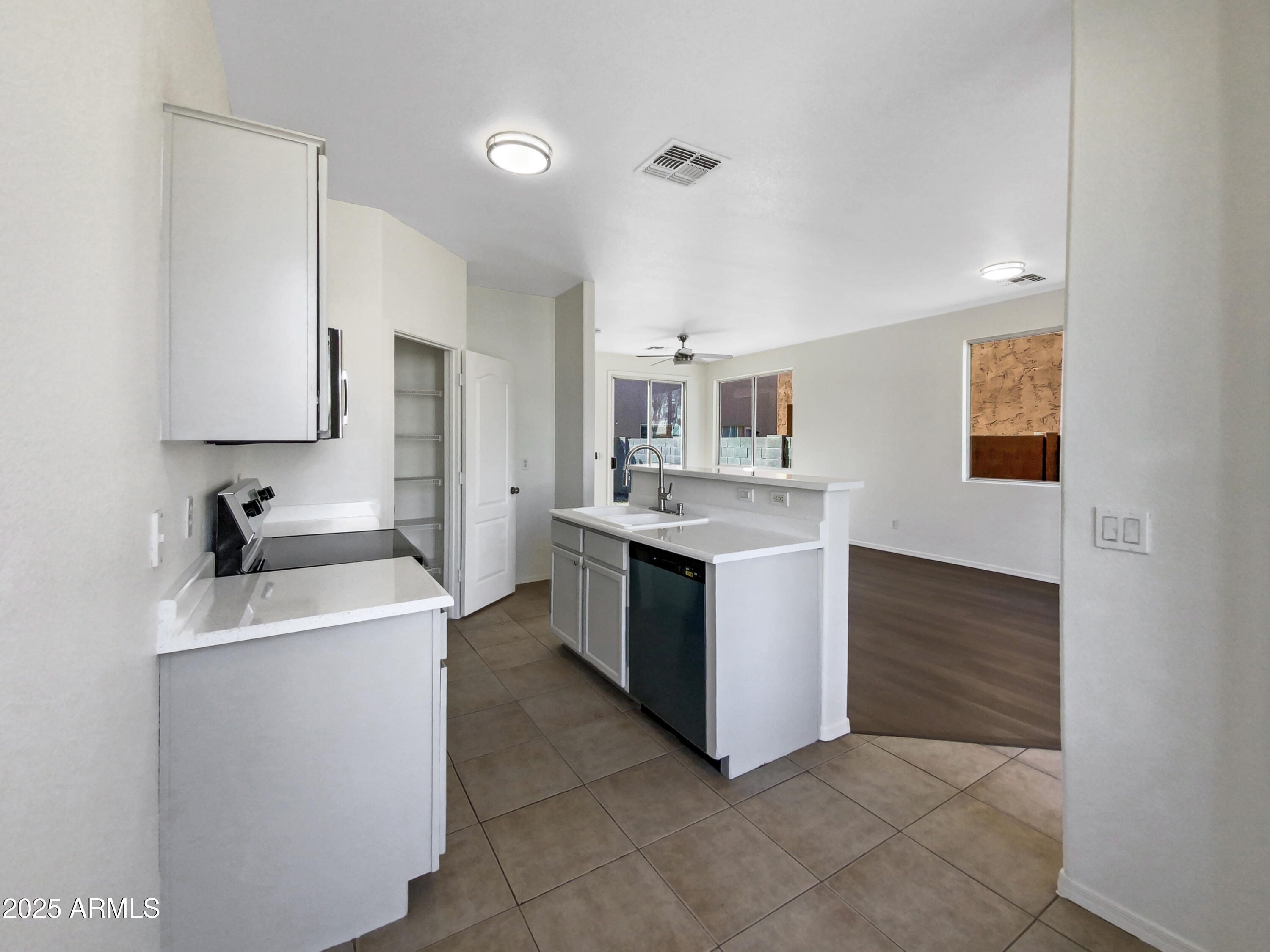 1131 E Catino Street Property Photo 6