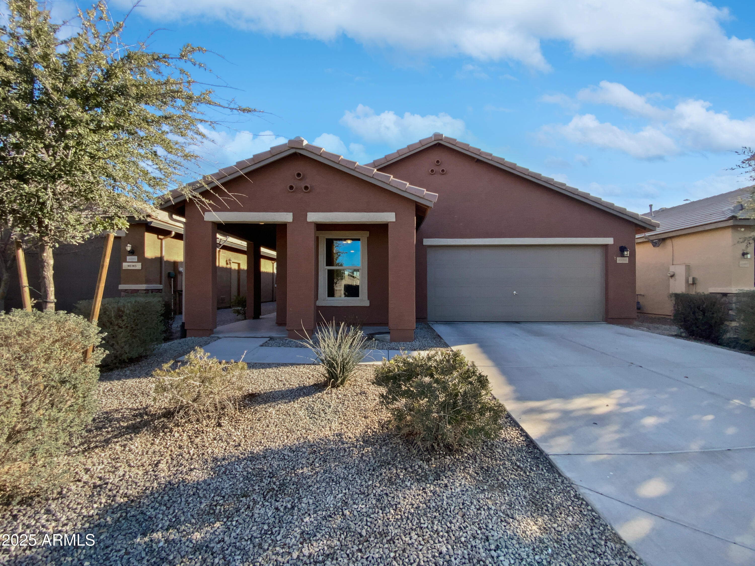 40995 W Portis Drive Property Photo 1