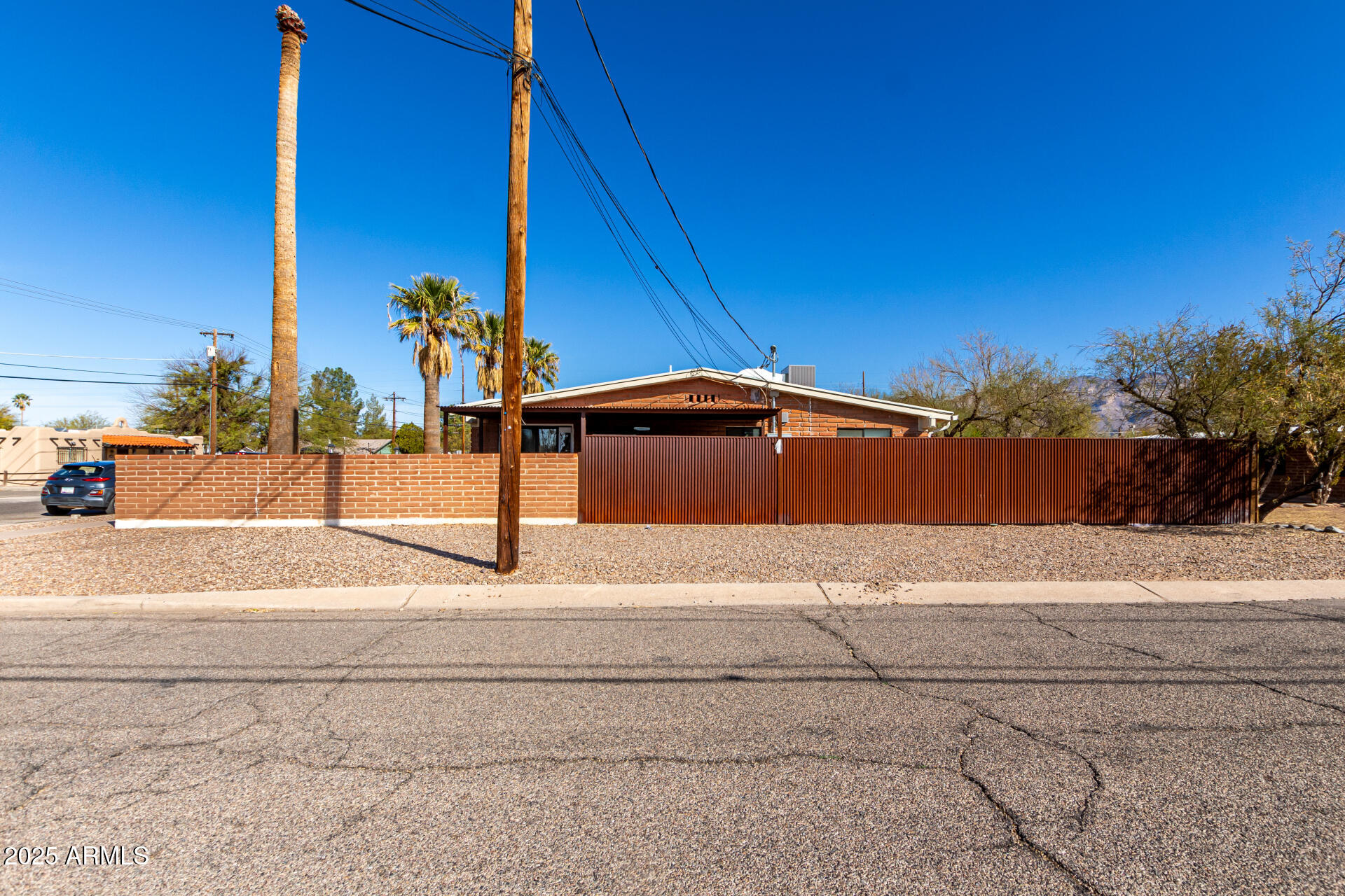 3932 N Park Avenue Property Photo 1