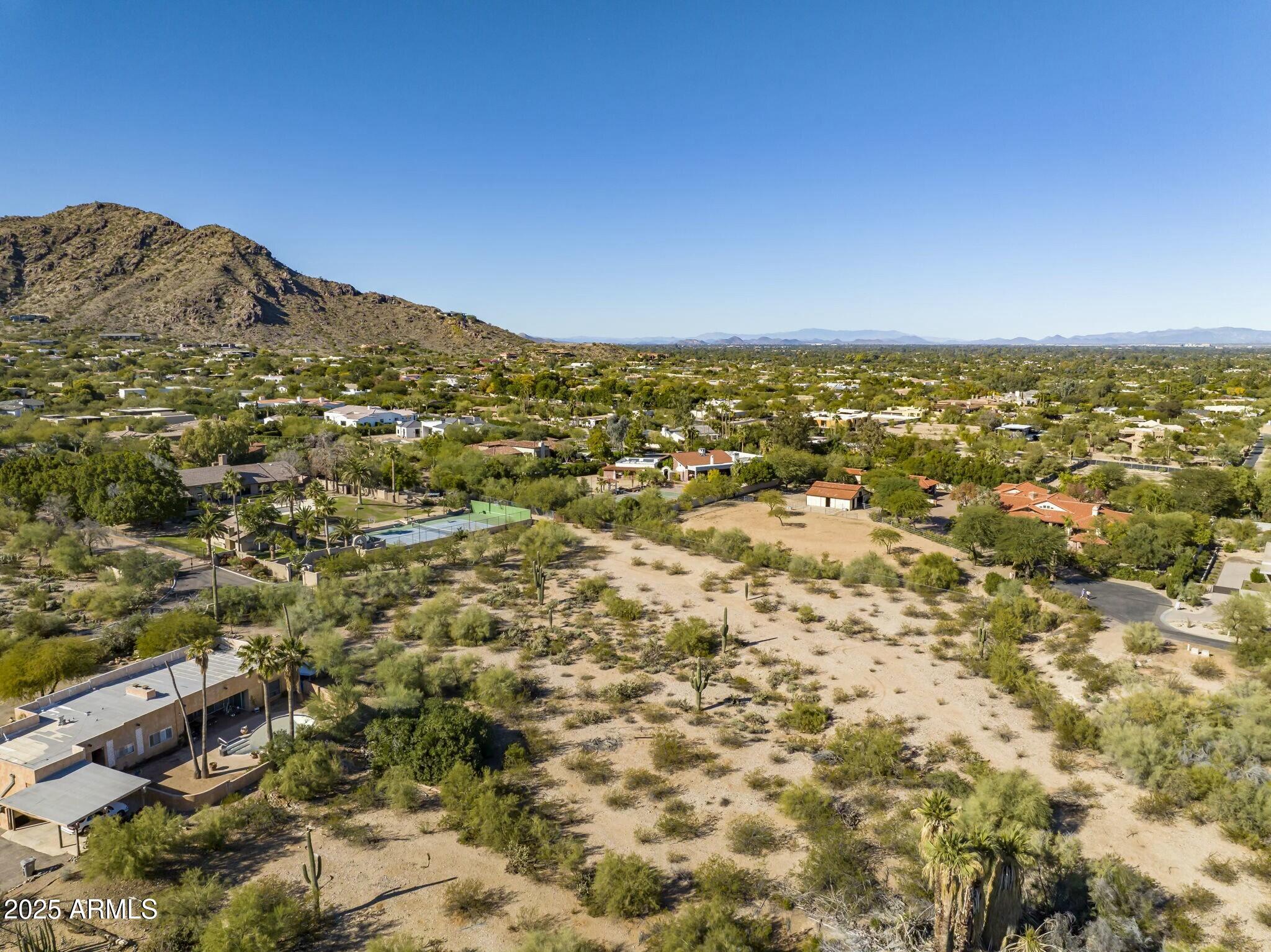 6515 E Bluebird Lane Property Photo 2