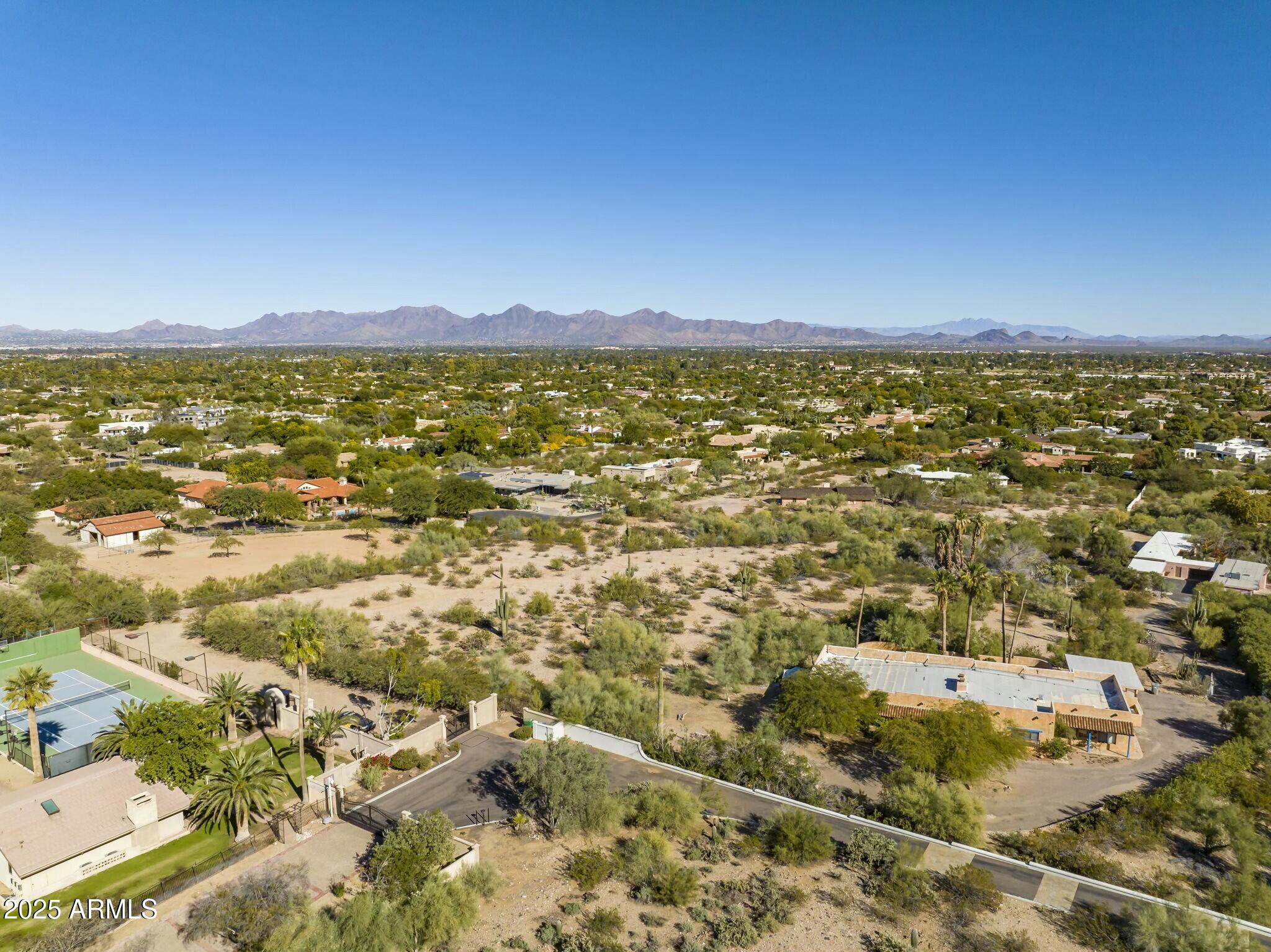 6515 E Bluebird Lane Property Photo 3