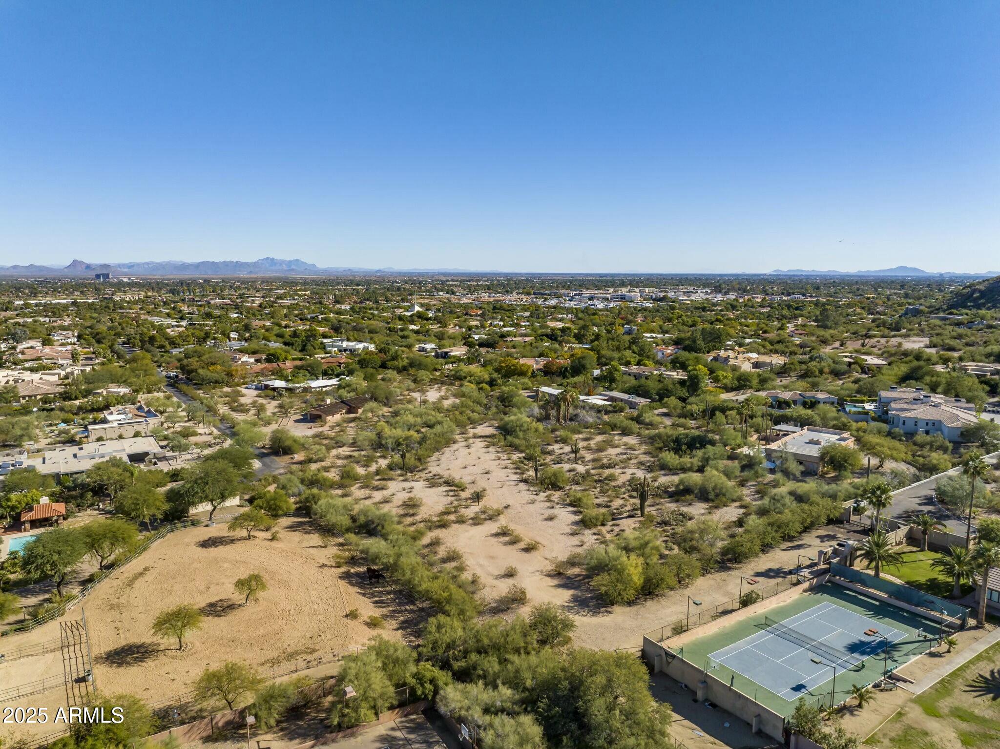 6515 E Bluebird Lane Property Photo 4
