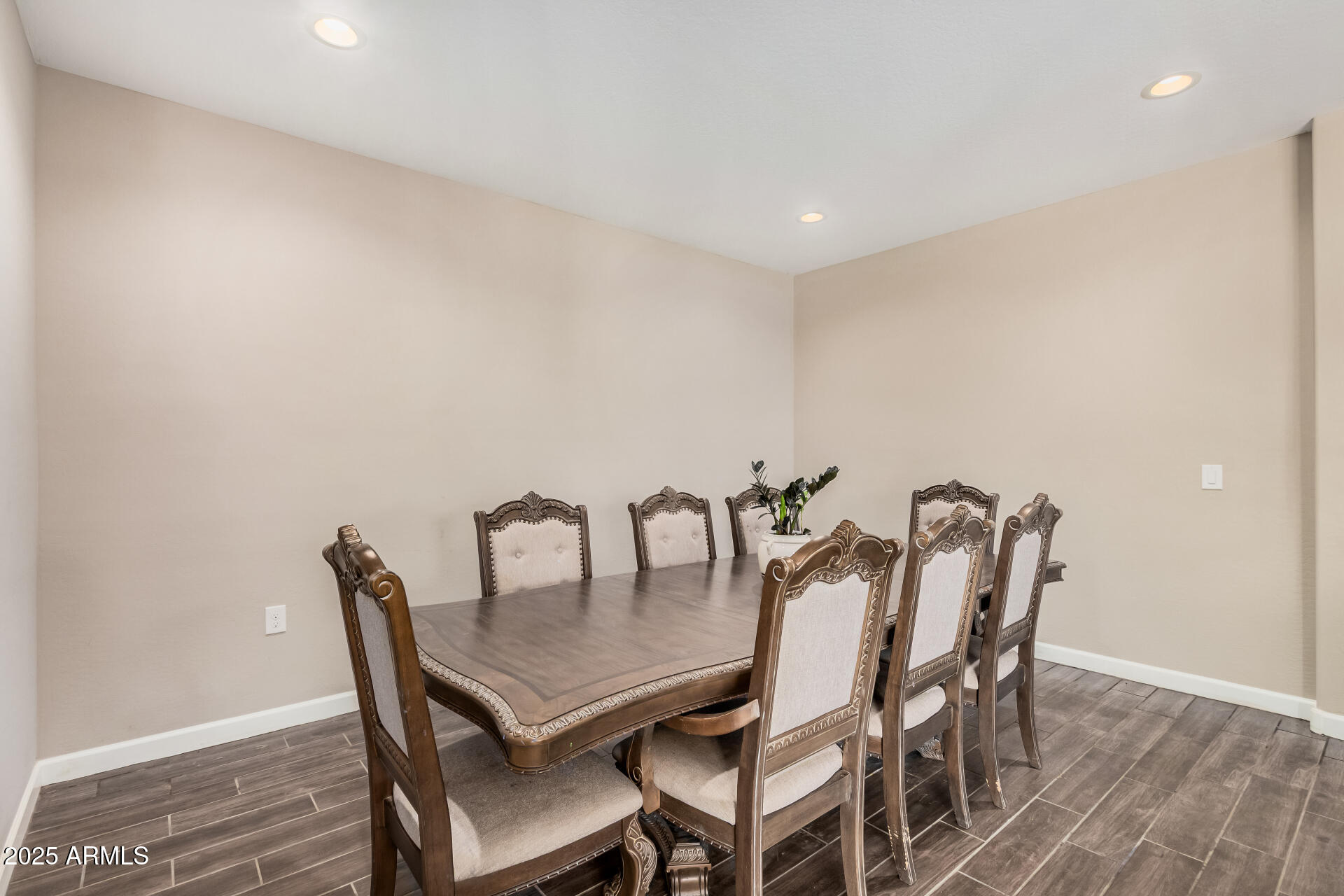 30838 W Avalon Court Property Photo 6