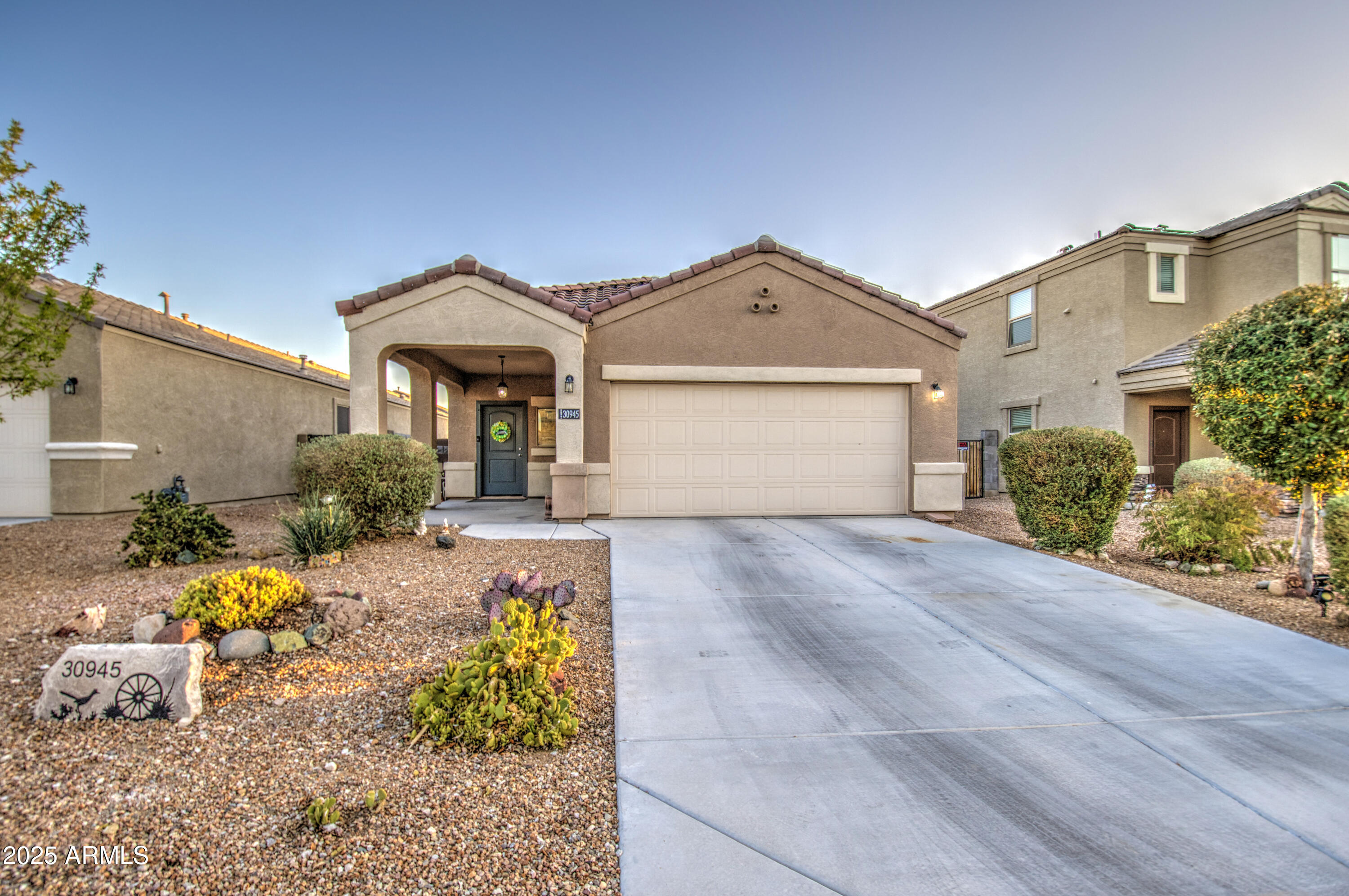 30945 W Picadilly Road Property Photo 4
