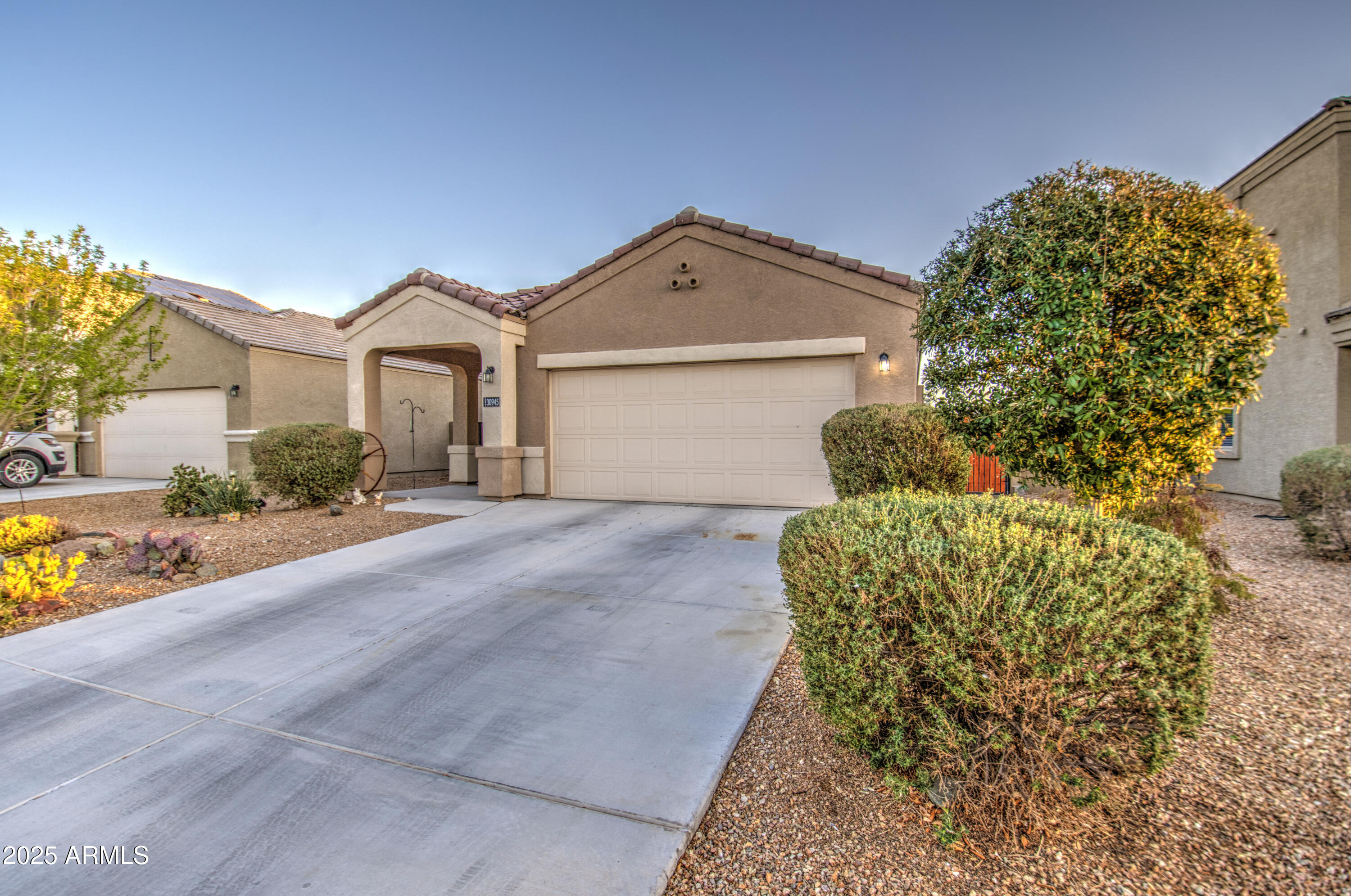 30945 W Picadilly Road Property Photo 5