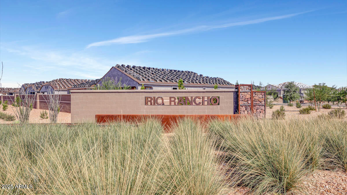 18334 W Desert Hollow Drive Property Photo 4