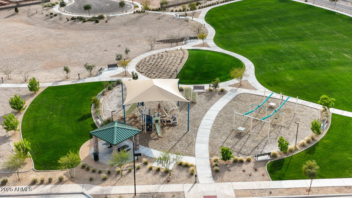 18334 W Desert Hollow Drive Property Photo 5