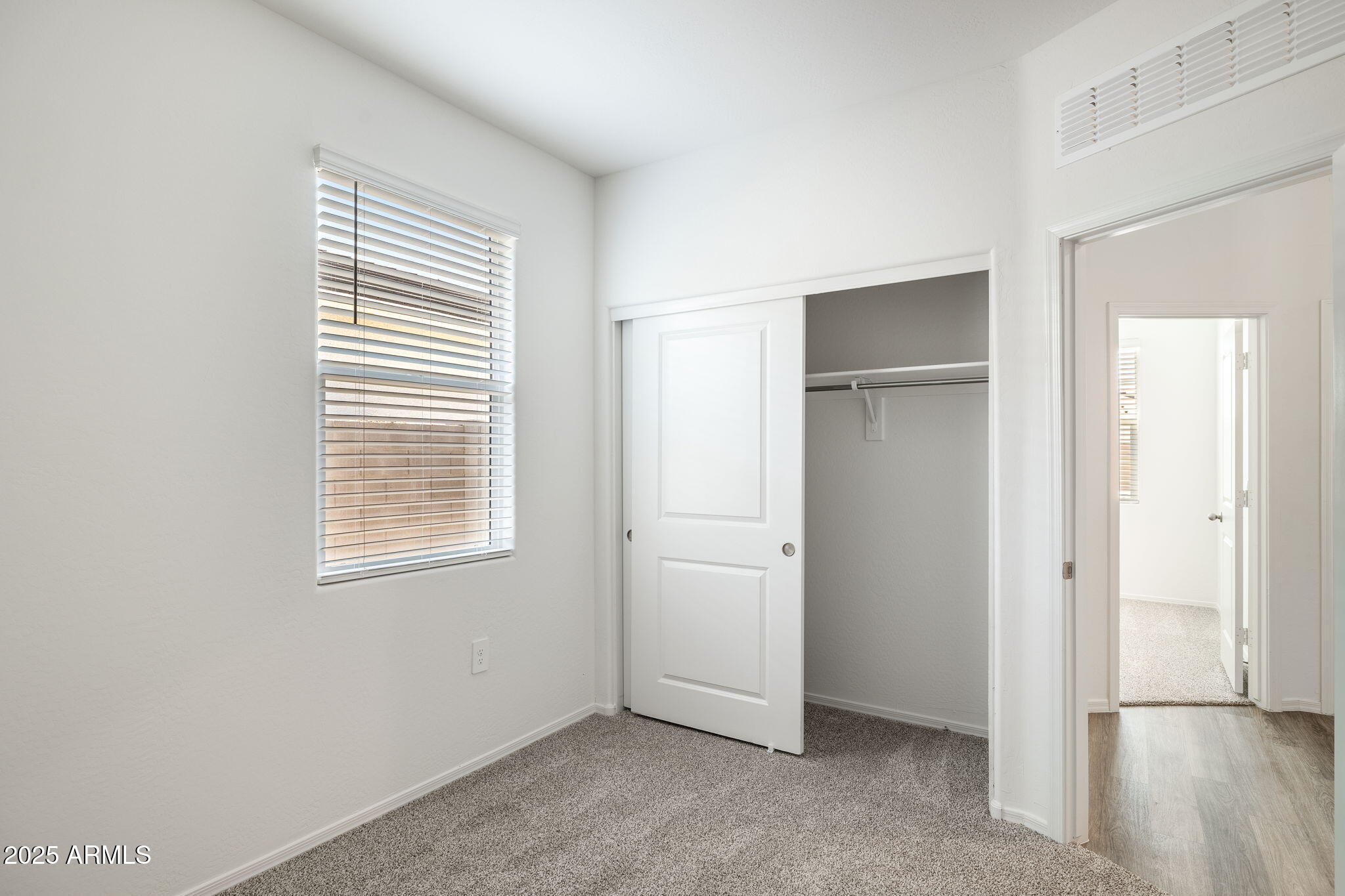 18334 W Desert Hollow Drive Property Photo 11