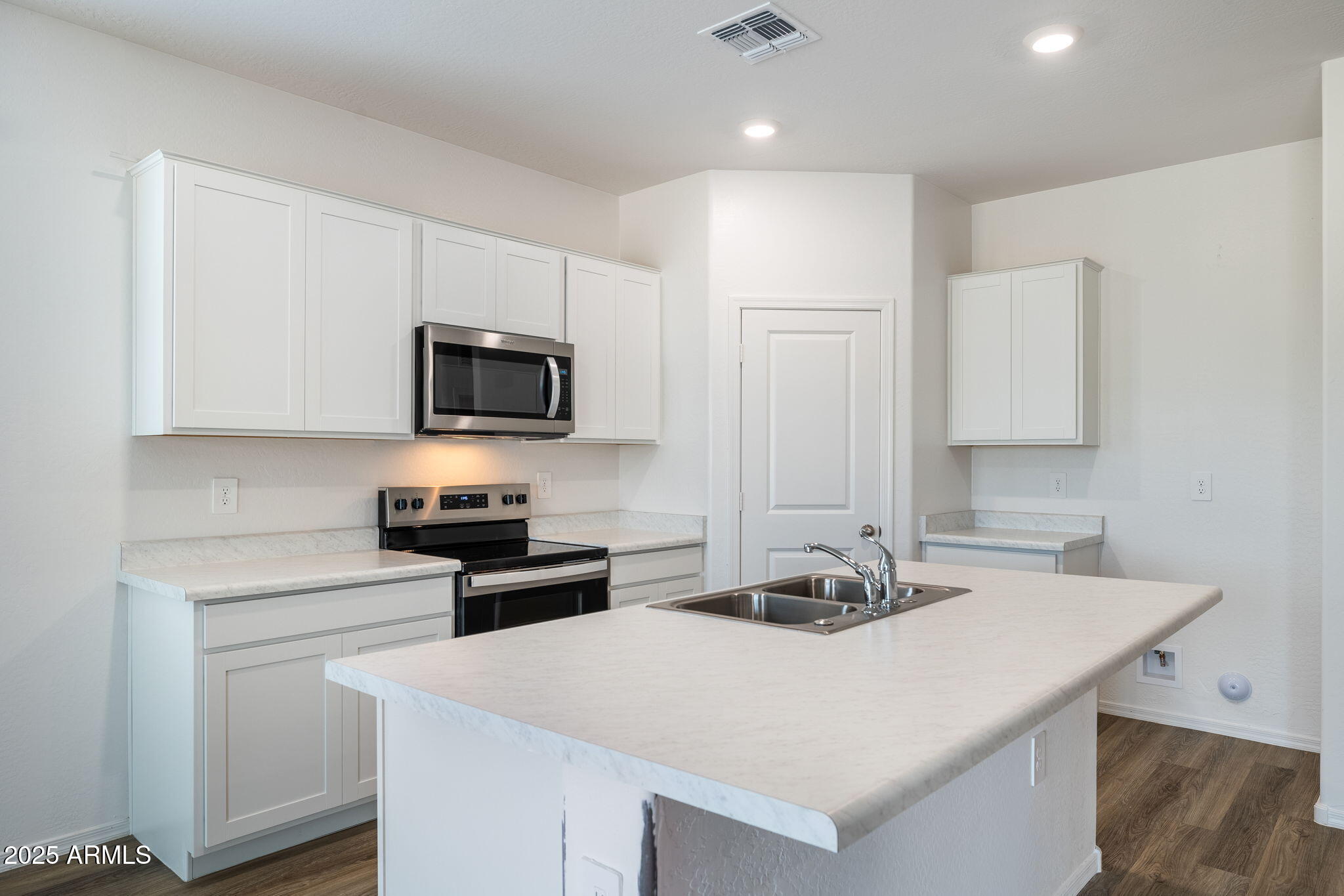 18334 W Desert Hollow Drive Property Photo 13