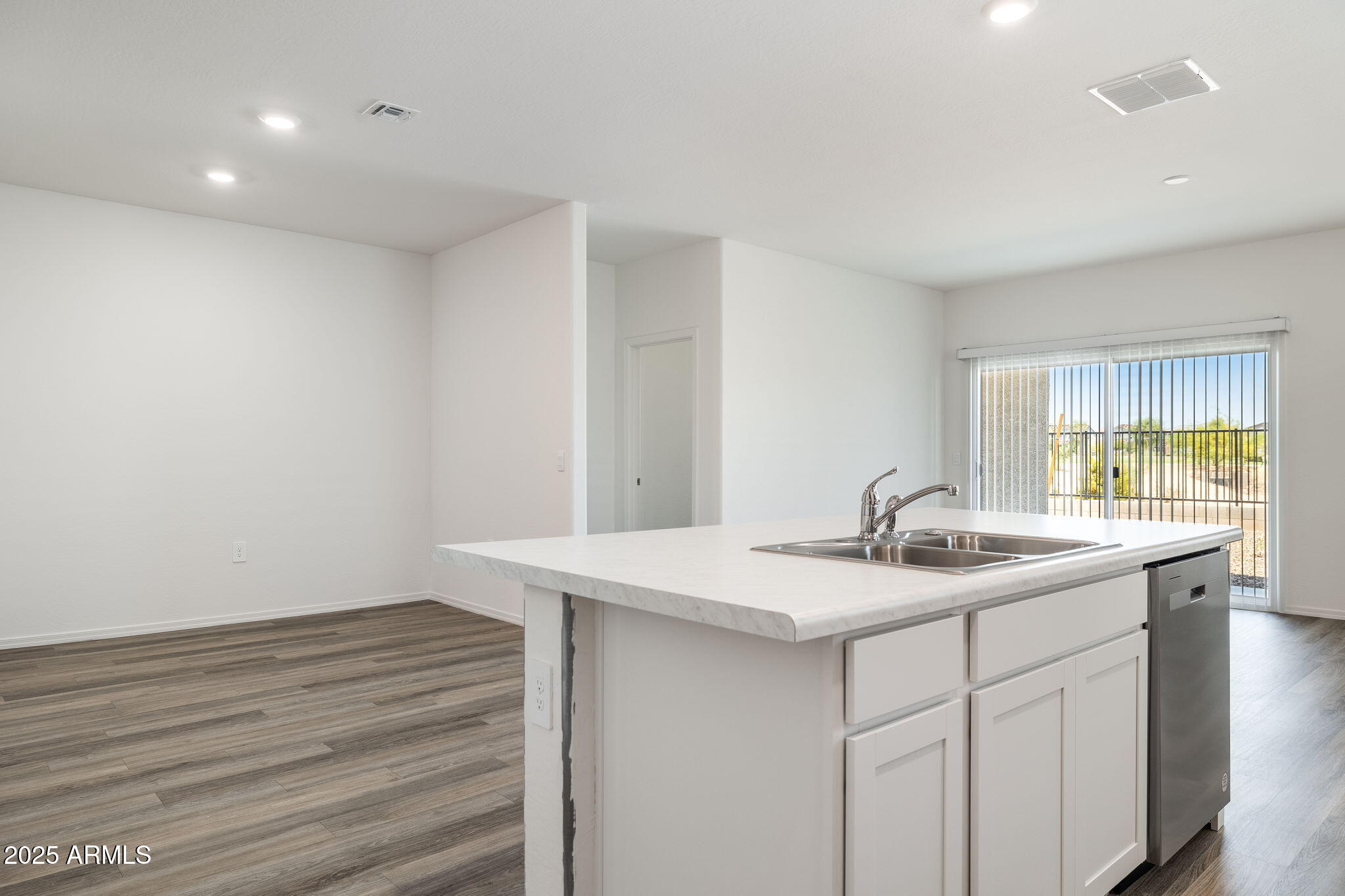 18334 W Desert Hollow Drive Property Photo 16