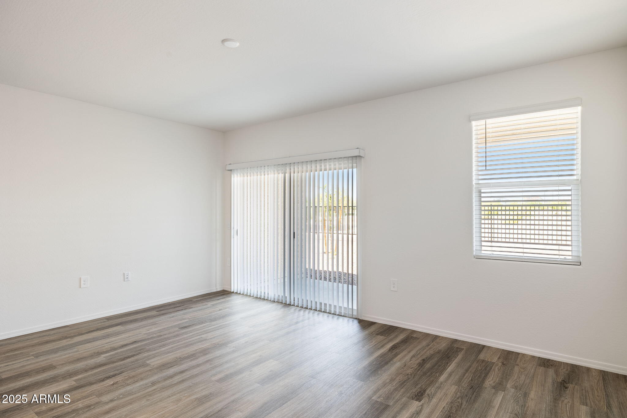 18334 W Desert Hollow Drive Property Photo 17