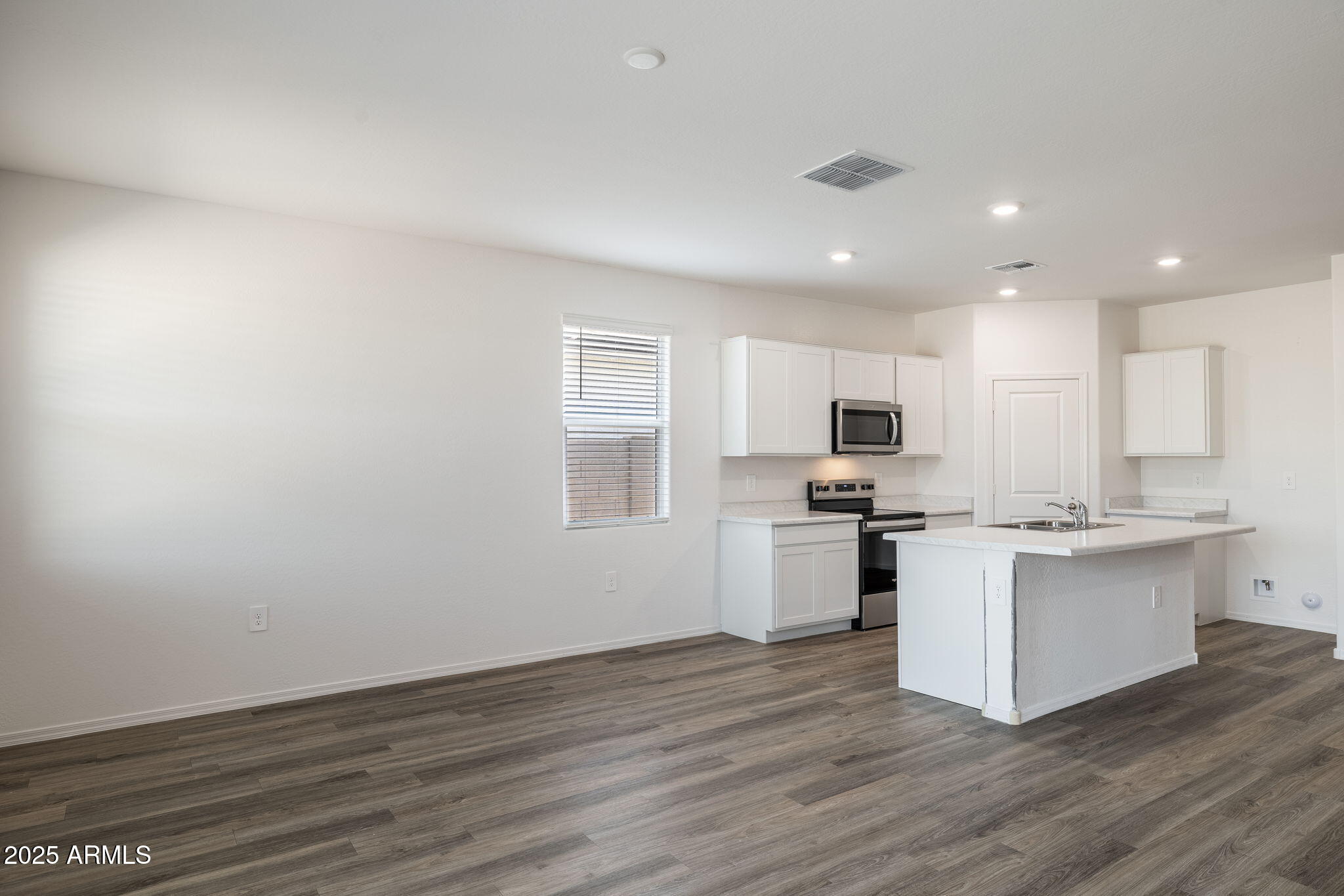 18334 W Desert Hollow Drive Property Photo 22