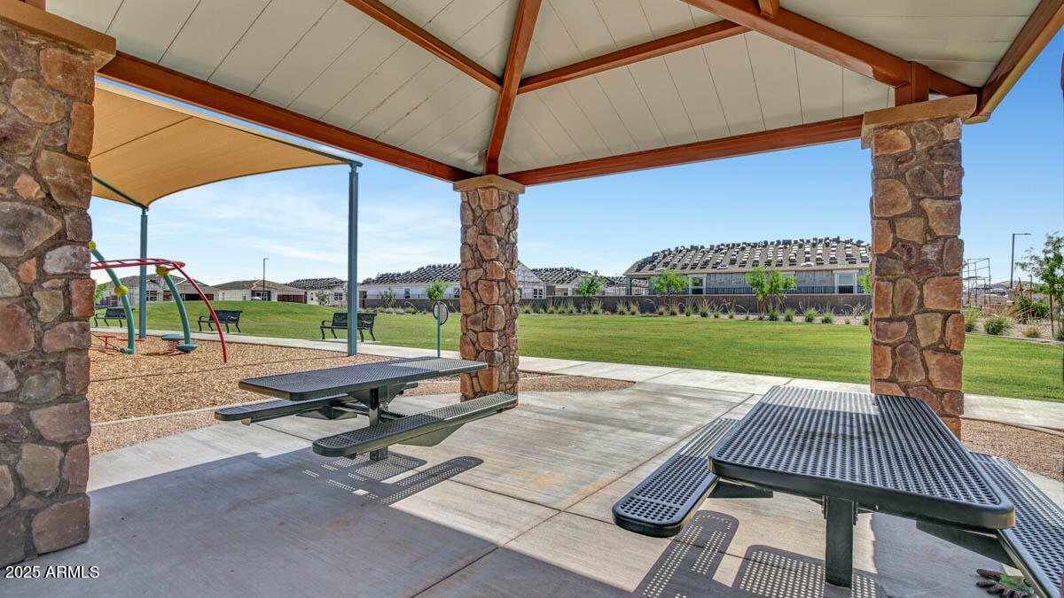 18334 W Desert Hollow Drive Property Photo 27