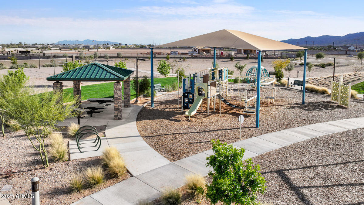 18334 W Desert Hollow Drive Property Photo 28