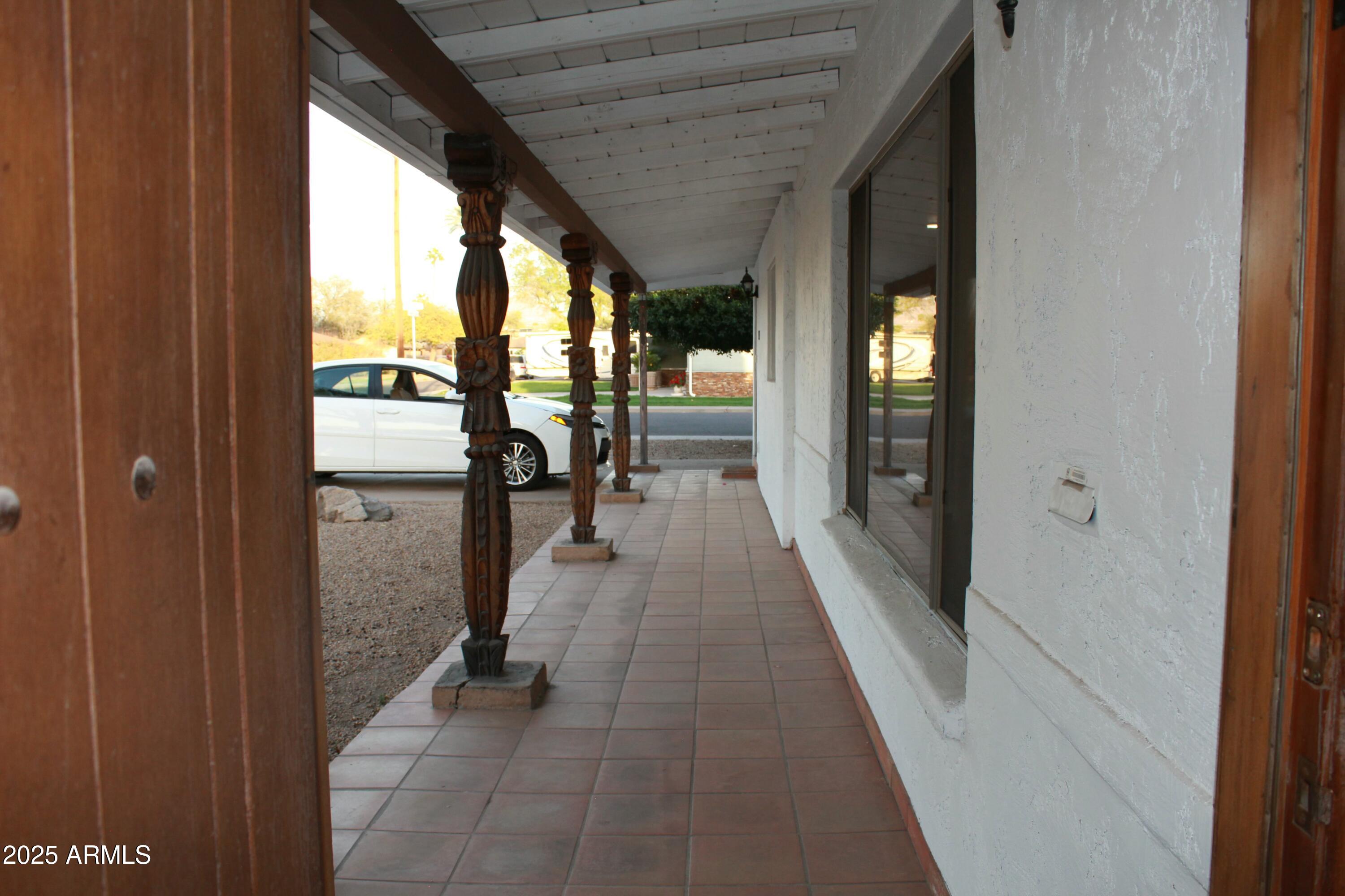 1843 E Minnezona Avenue Property Photo 3