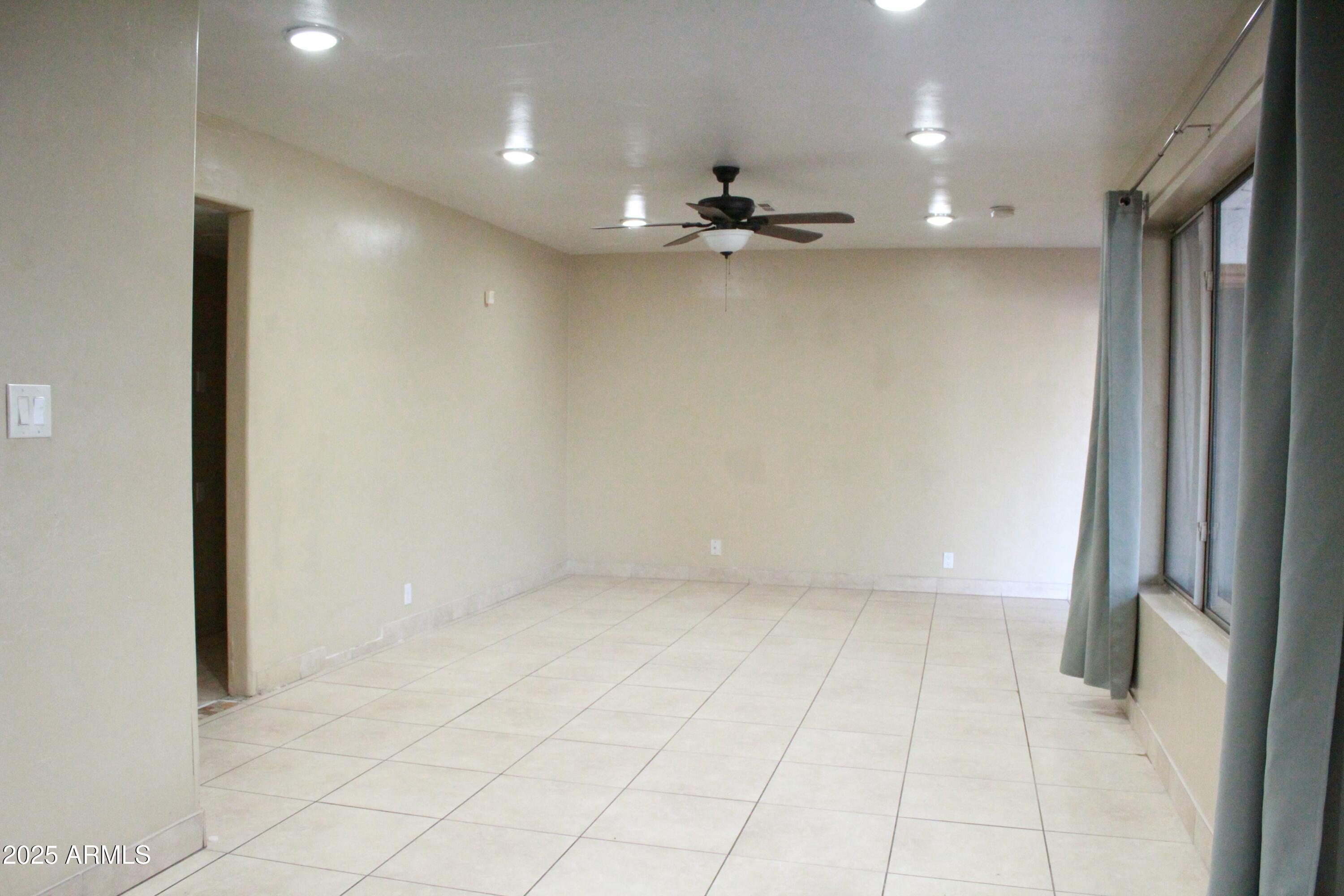 1843 E Minnezona Avenue Property Photo 7