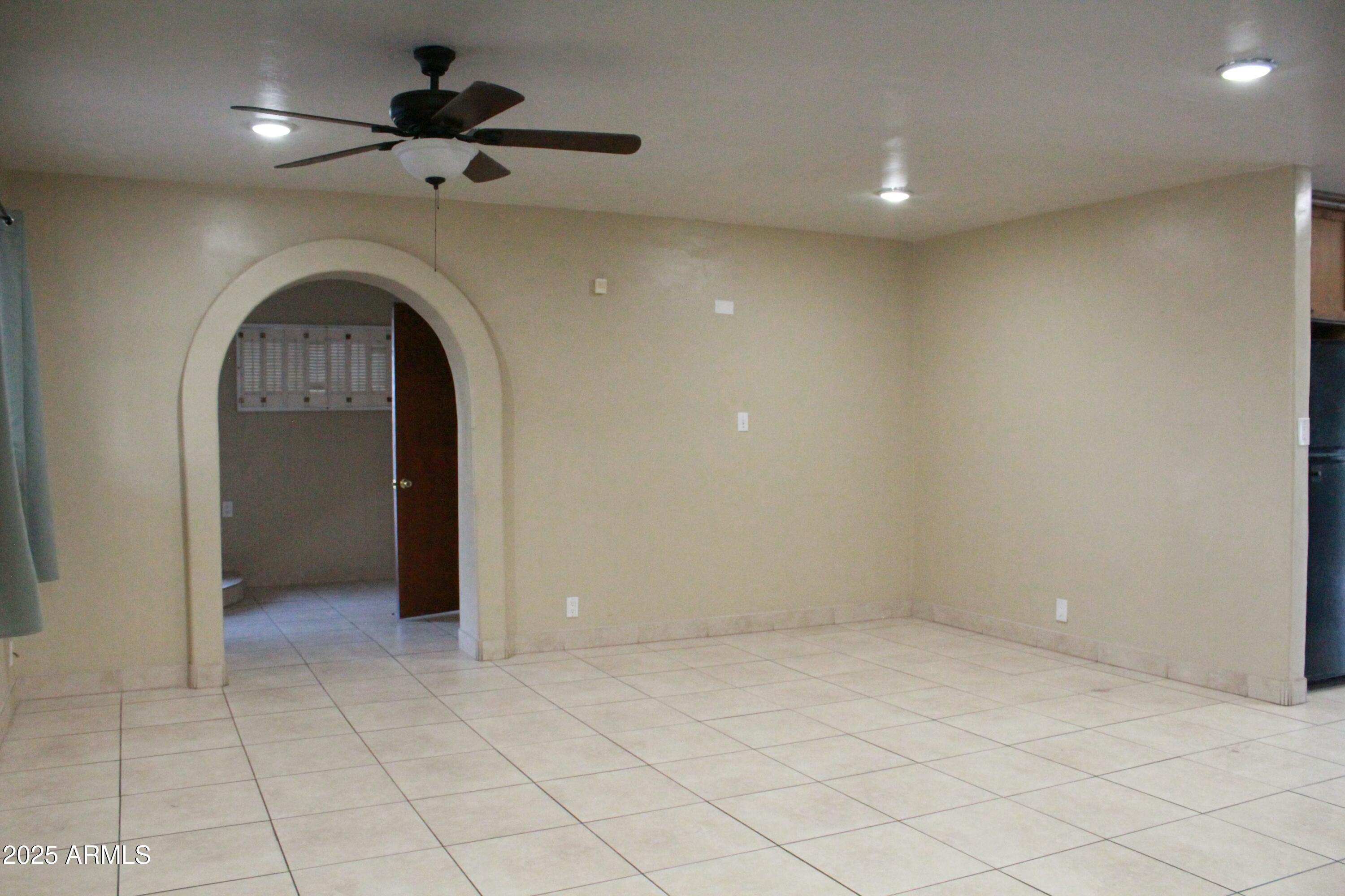 1843 E Minnezona Avenue Property Photo 9