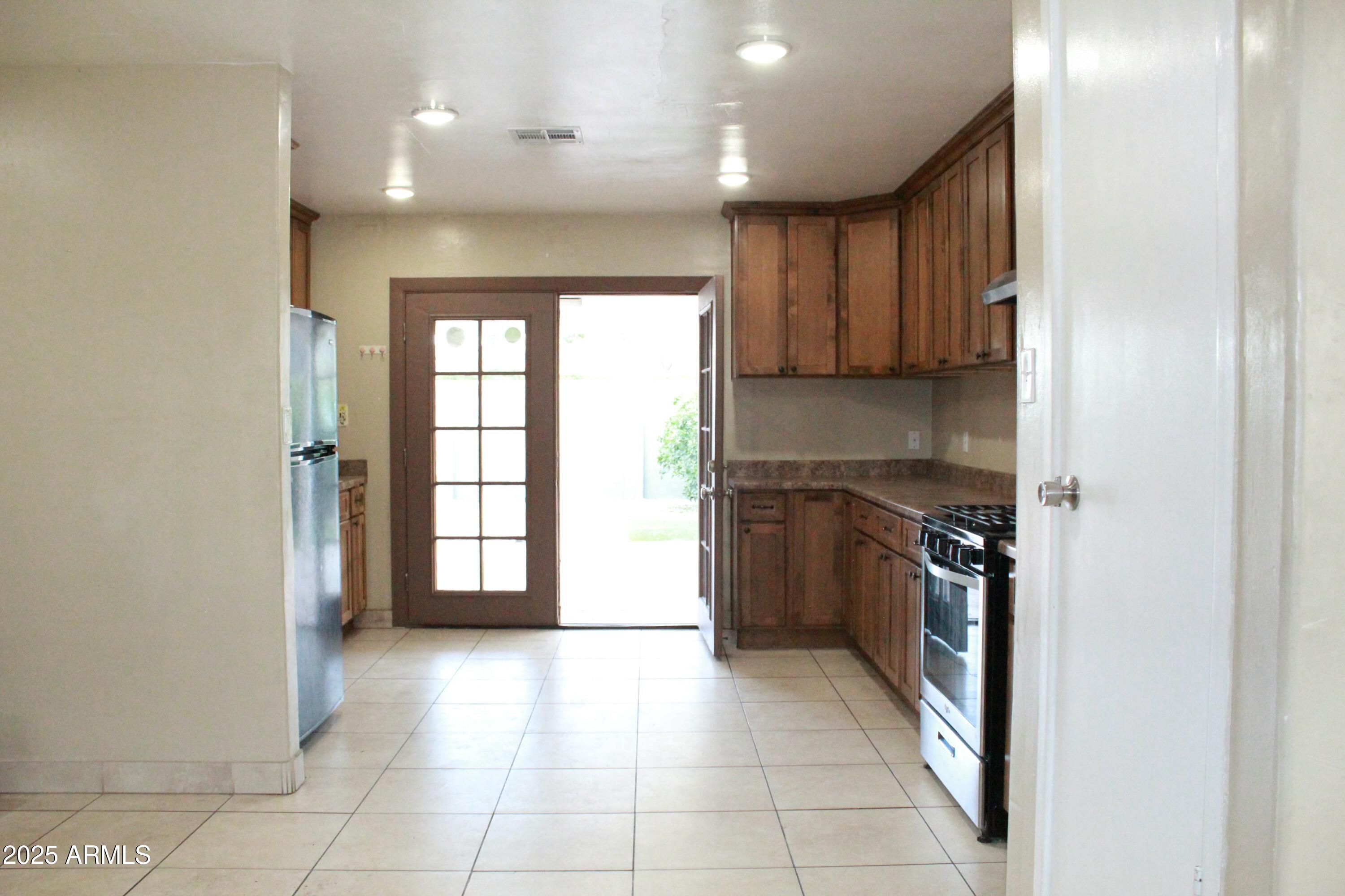 1843 E Minnezona Avenue Property Photo 10