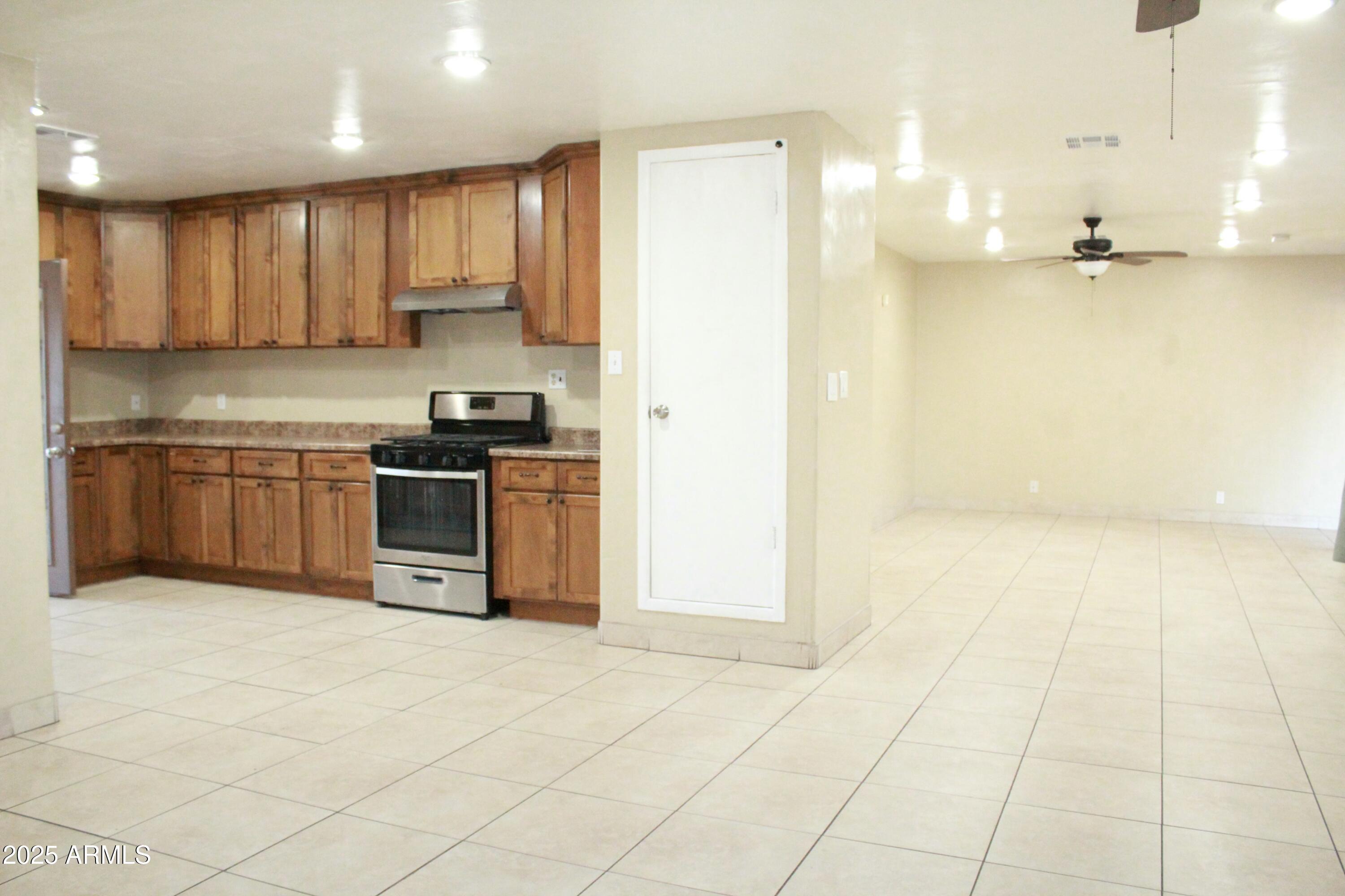 1843 E Minnezona Avenue Property Photo 11