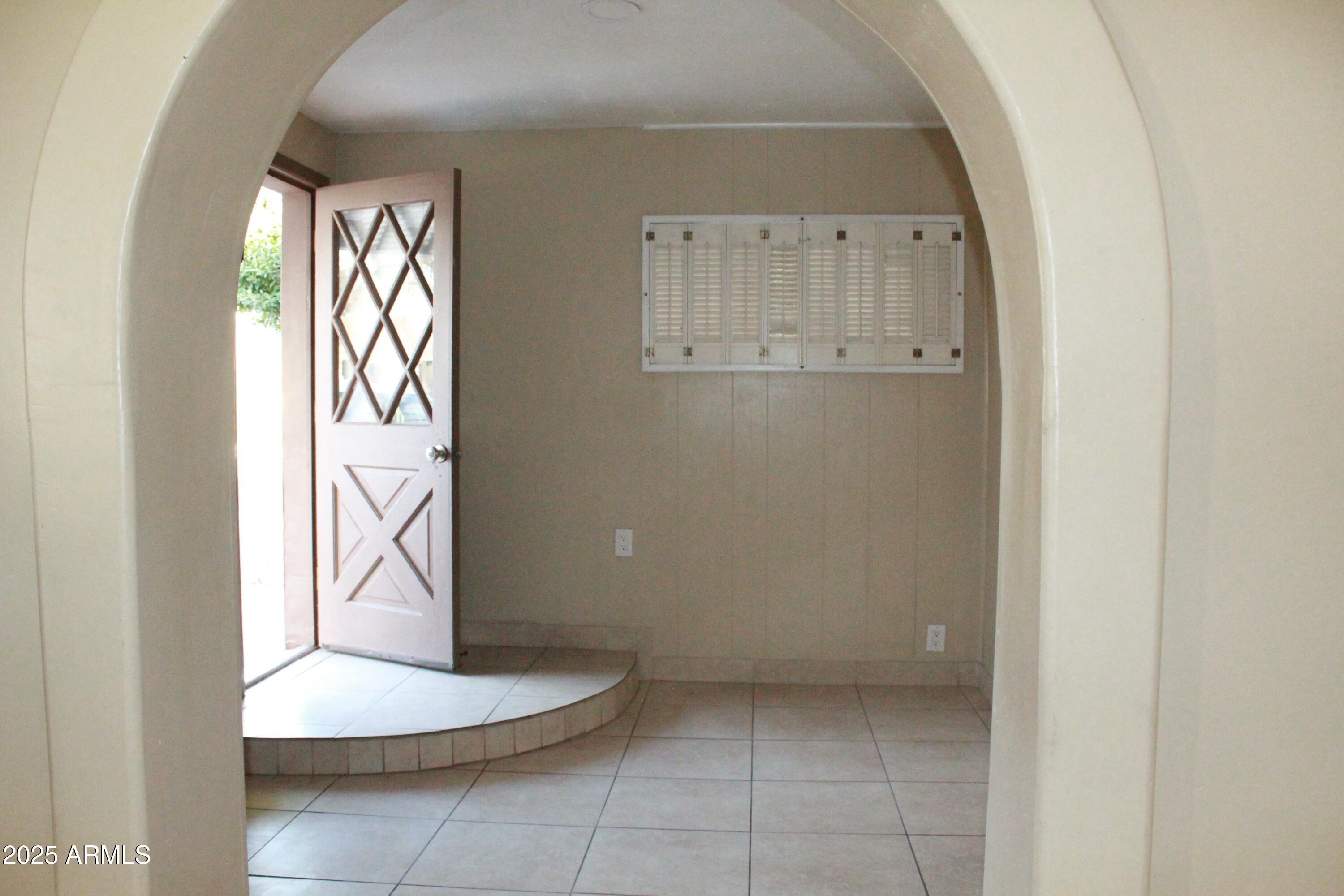 1843 E Minnezona Avenue Property Photo 12