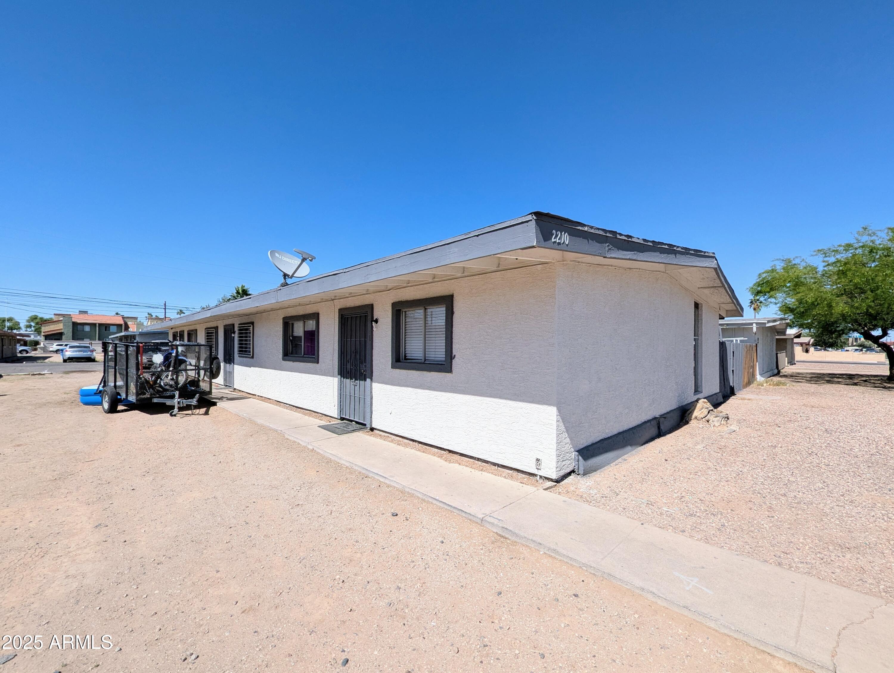 2210 W Heatherbrae Drive Property Photo 2