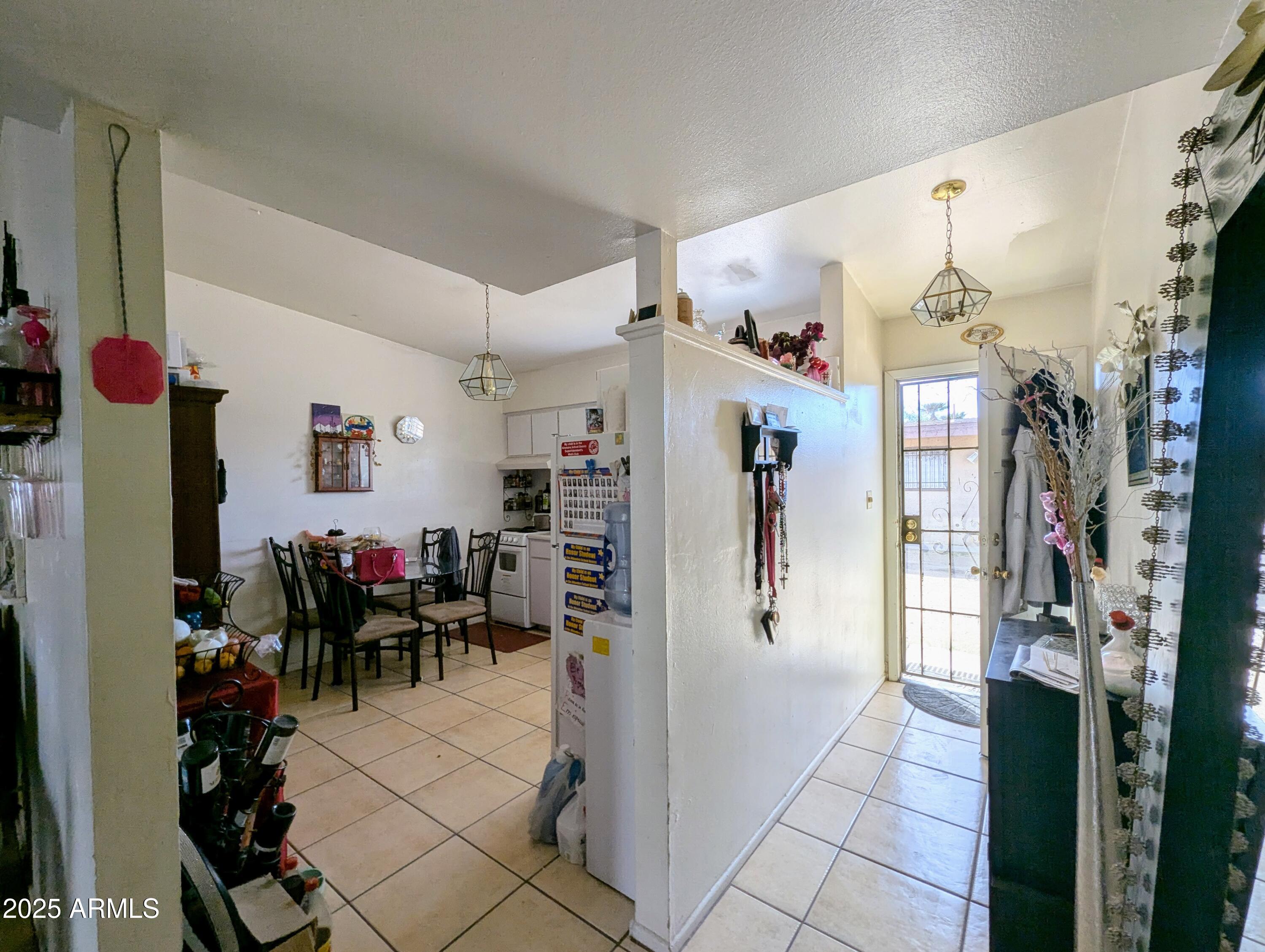 2210 W Heatherbrae Drive Property Photo 8