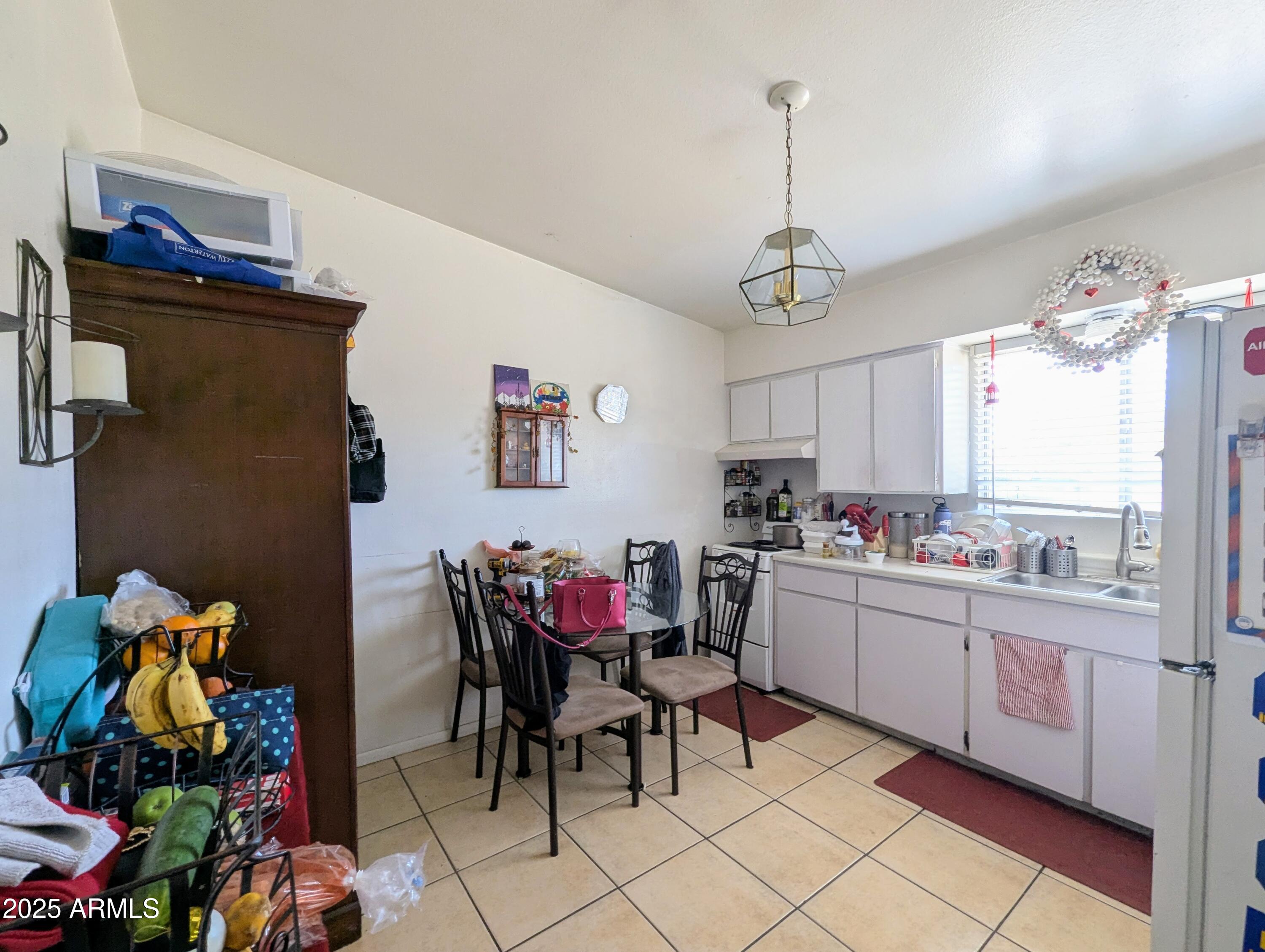 2210 W Heatherbrae Drive Property Photo 9