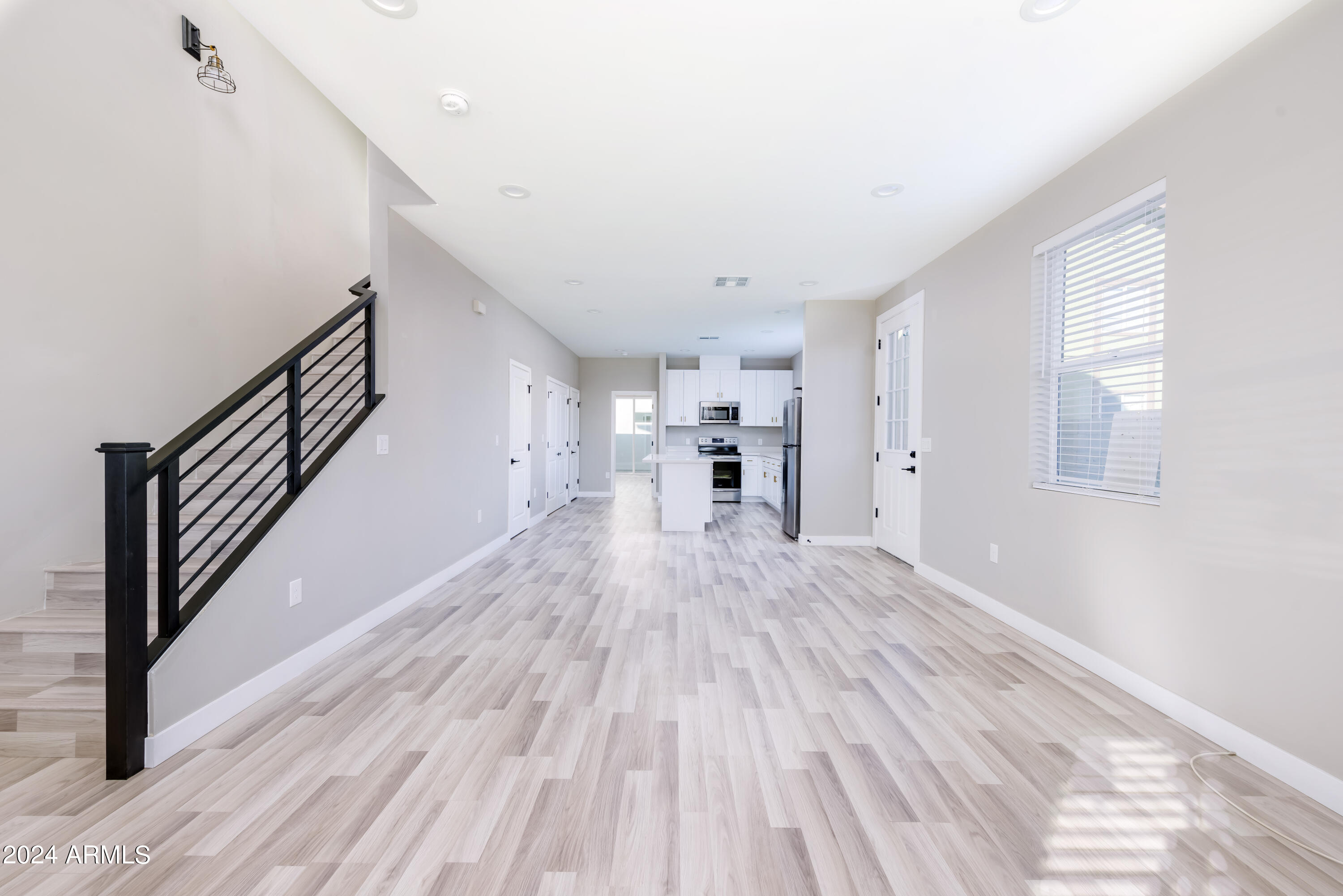 1050 W Polk Street Property Photo 3
