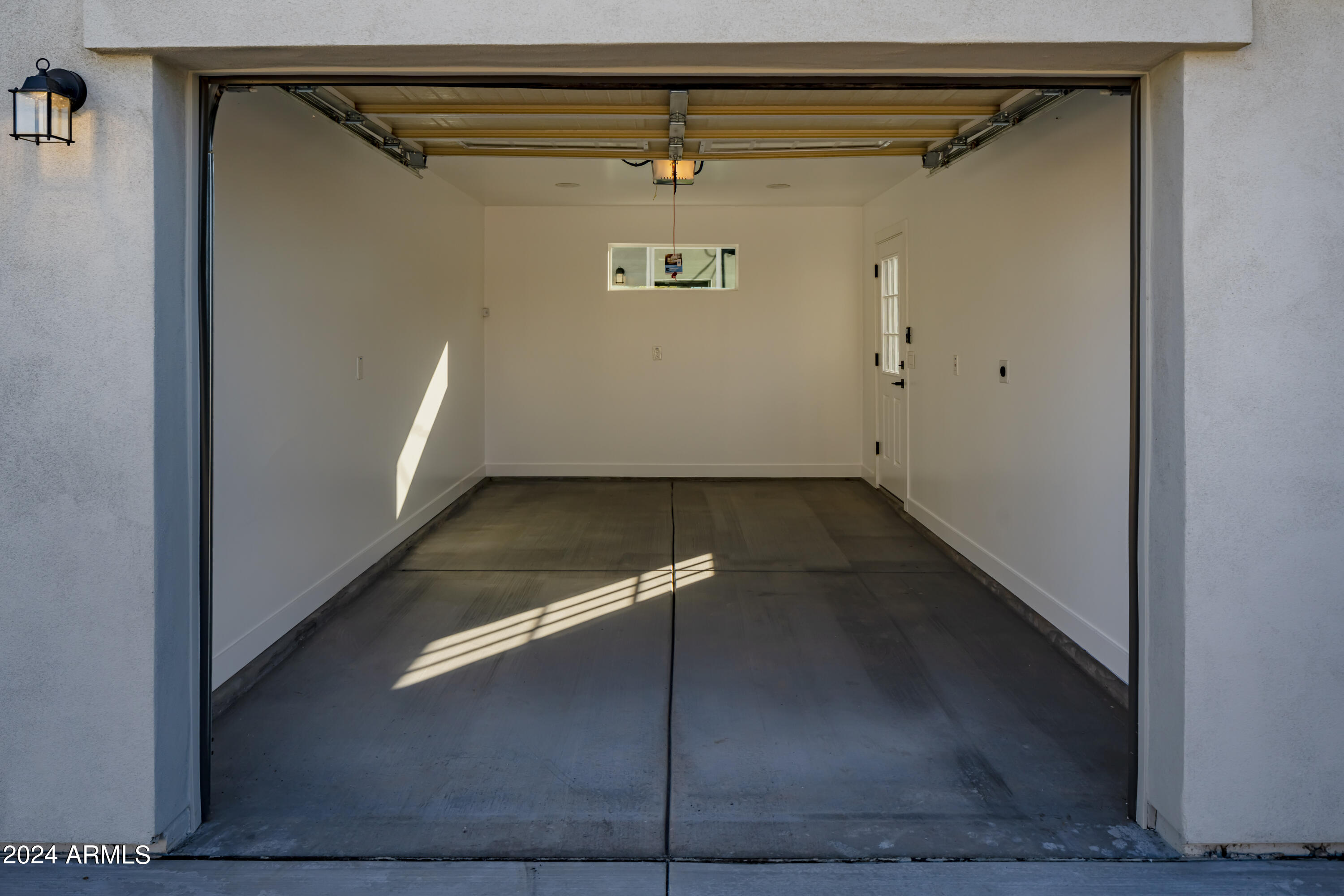 1050 W Polk Street Property Photo 8