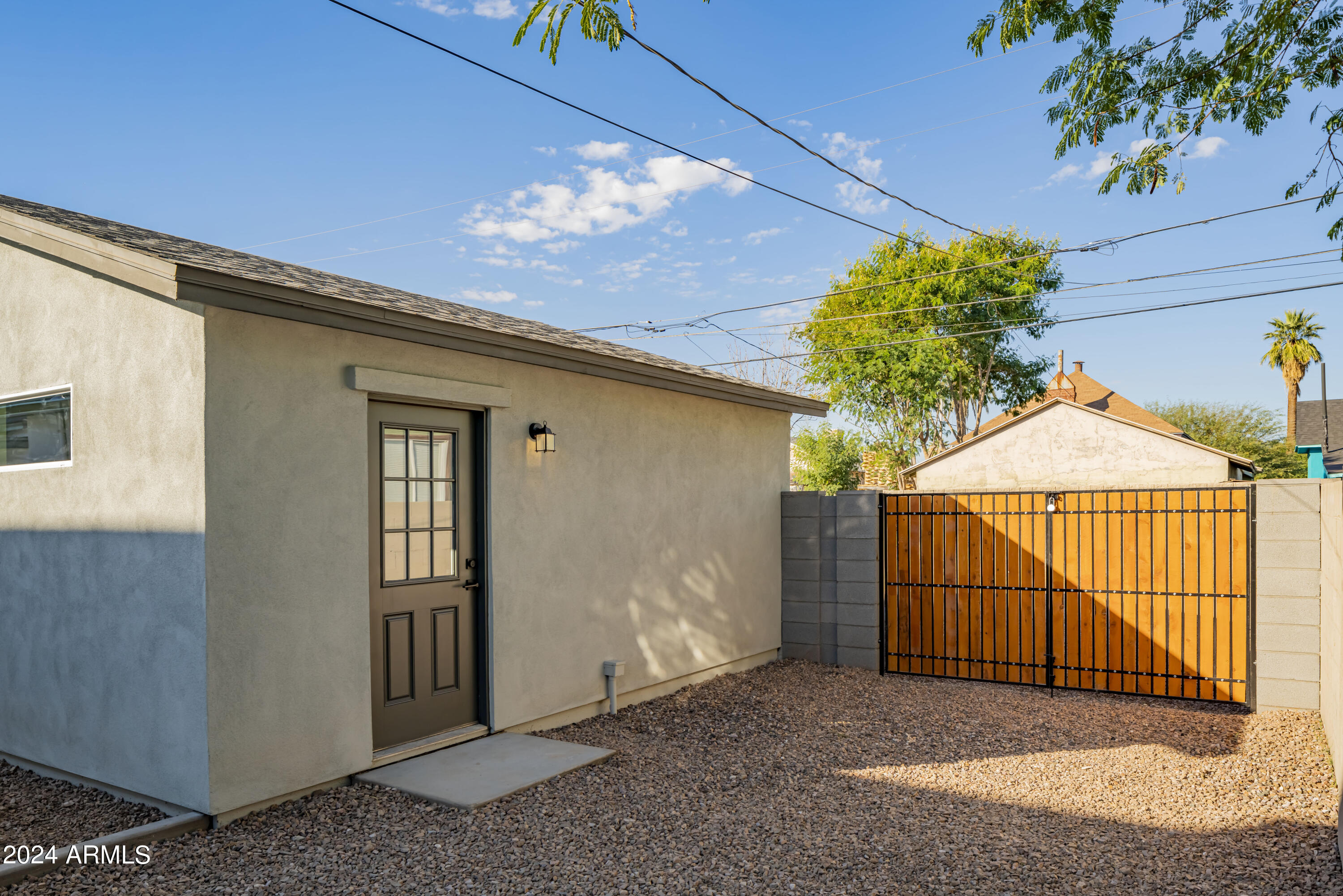 1050 W Polk Street Property Photo 9